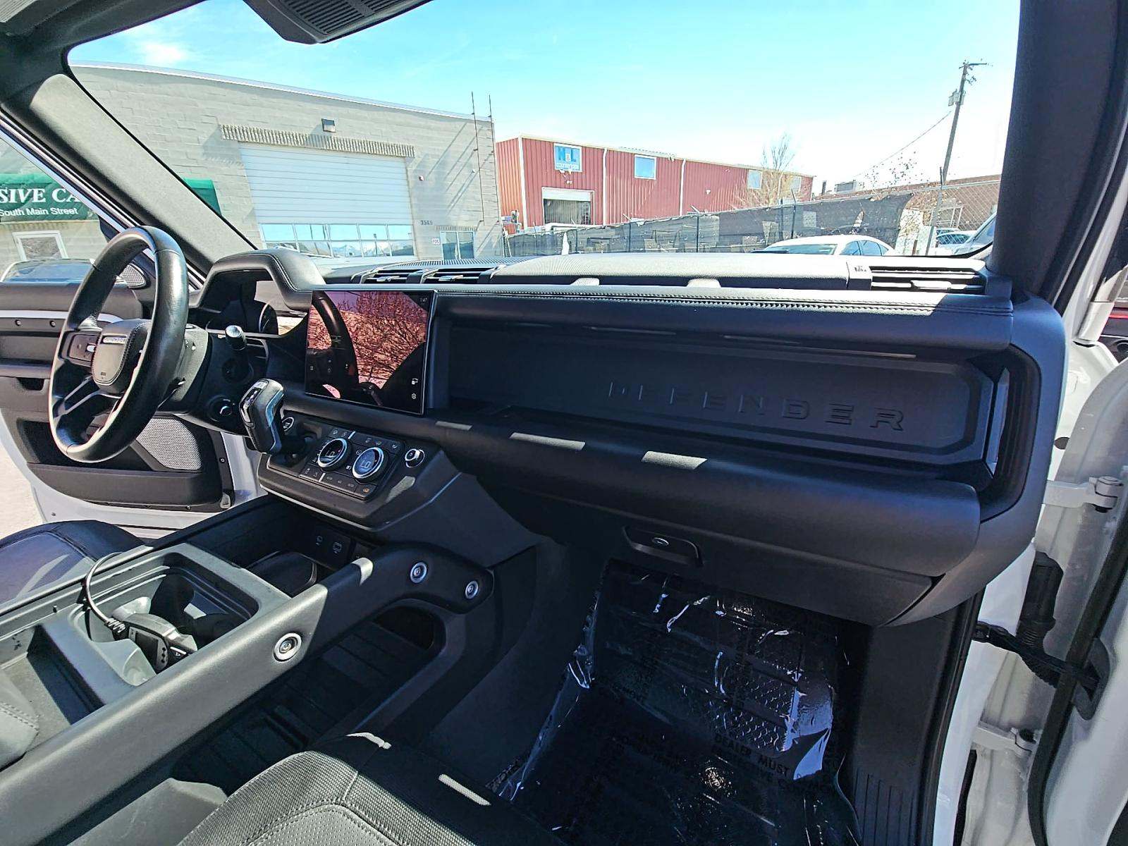 2023 Land Rover Defender 130 X-Dynamic SE AWD