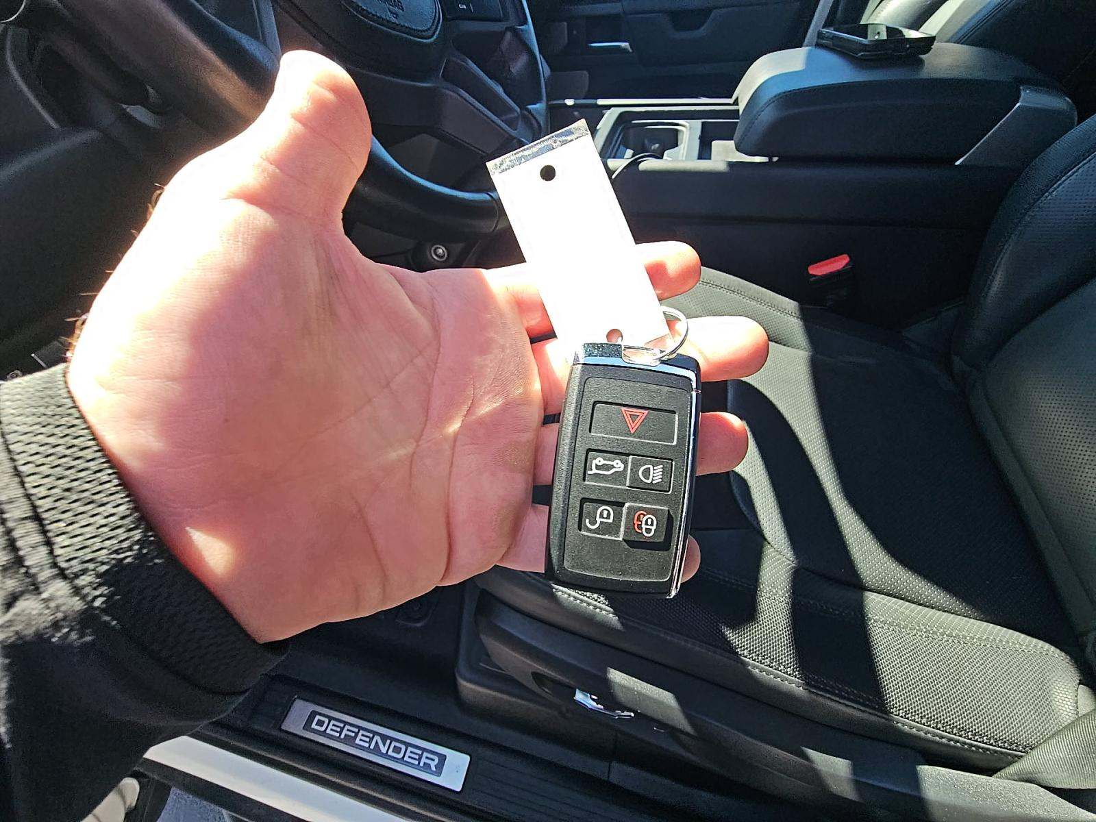 2023 Land Rover Defender 130 X-Dynamic SE AWD