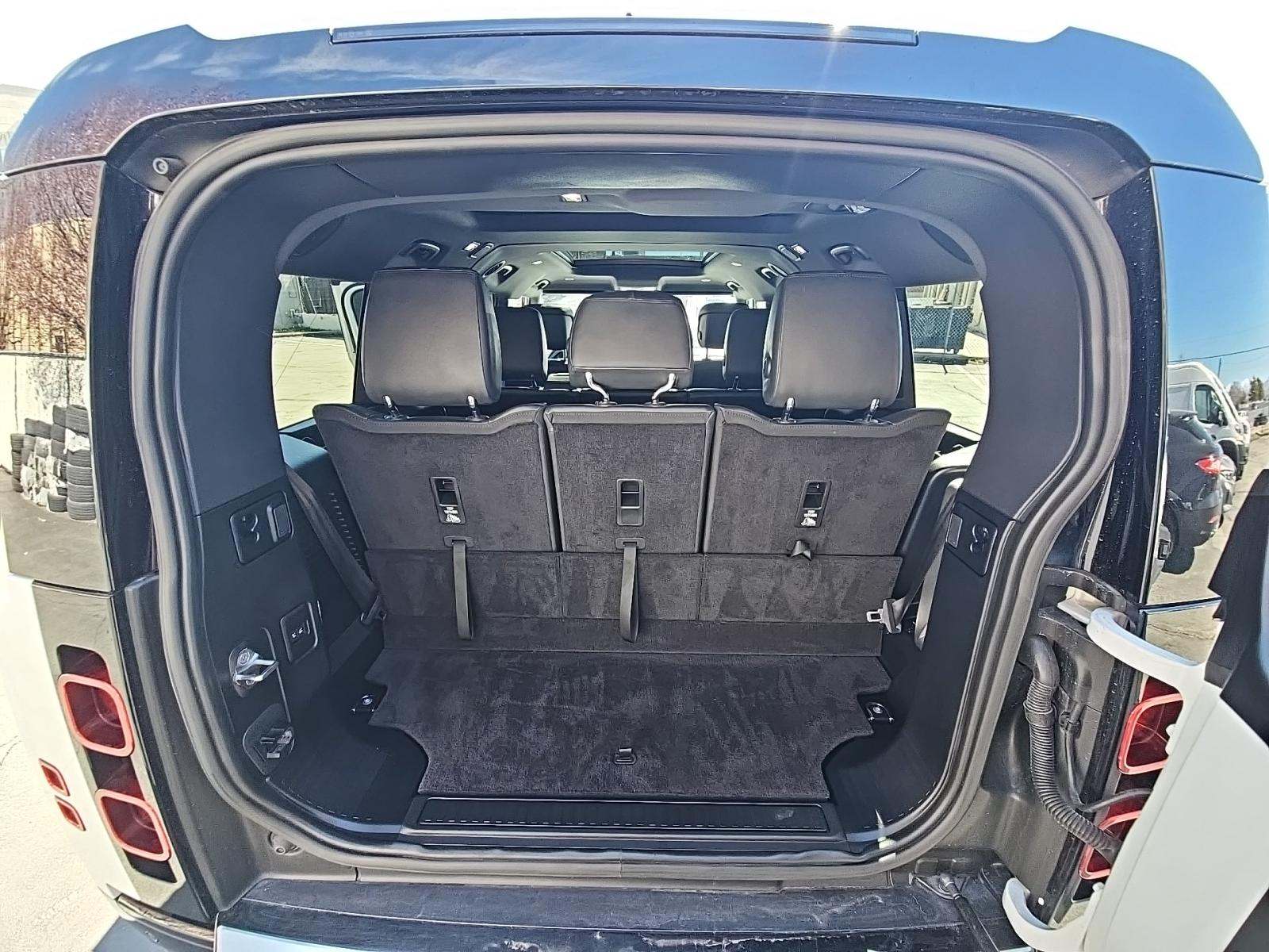 2023 Land Rover Defender 130 X-Dynamic SE AWD