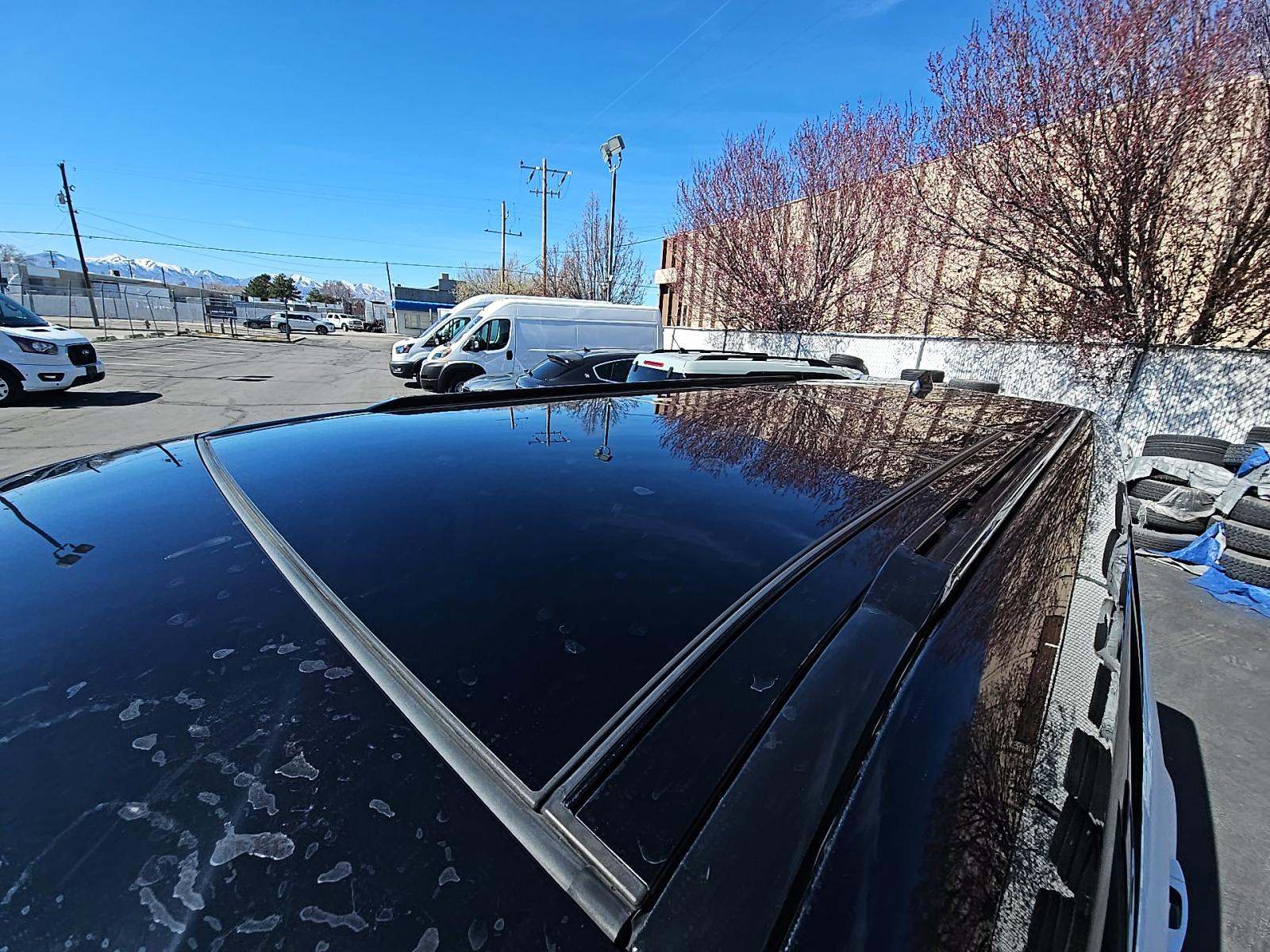 2023 Land Rover Defender 130 X-Dynamic SE AWD