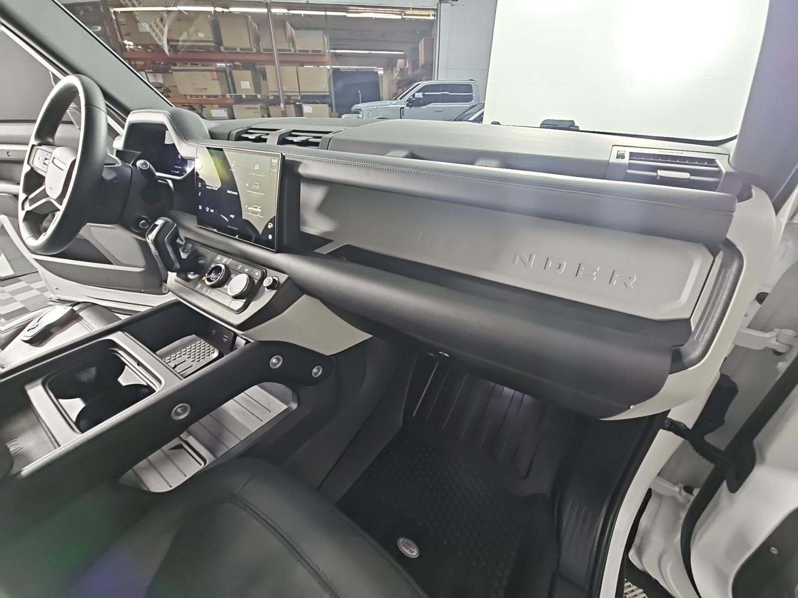2024 Land Rover Defender 110 SE AWD