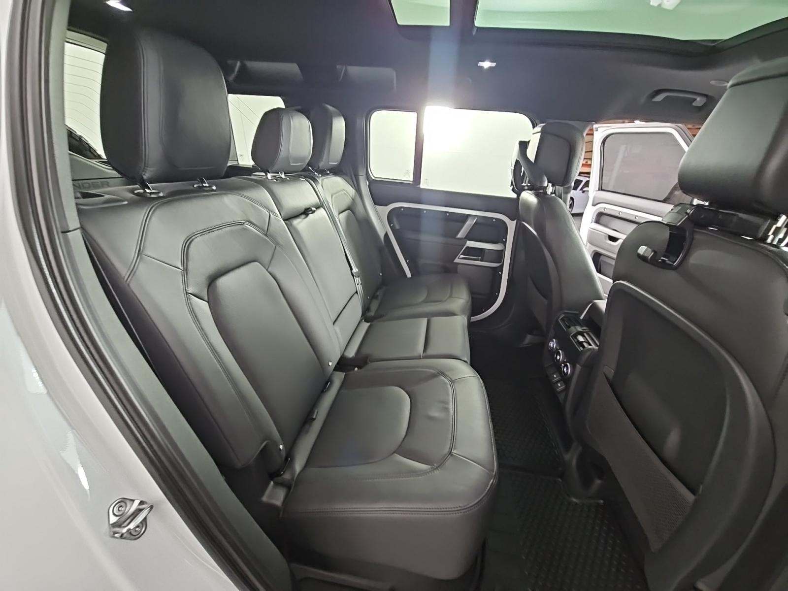 2024 Land Rover Defender 110 SE AWD