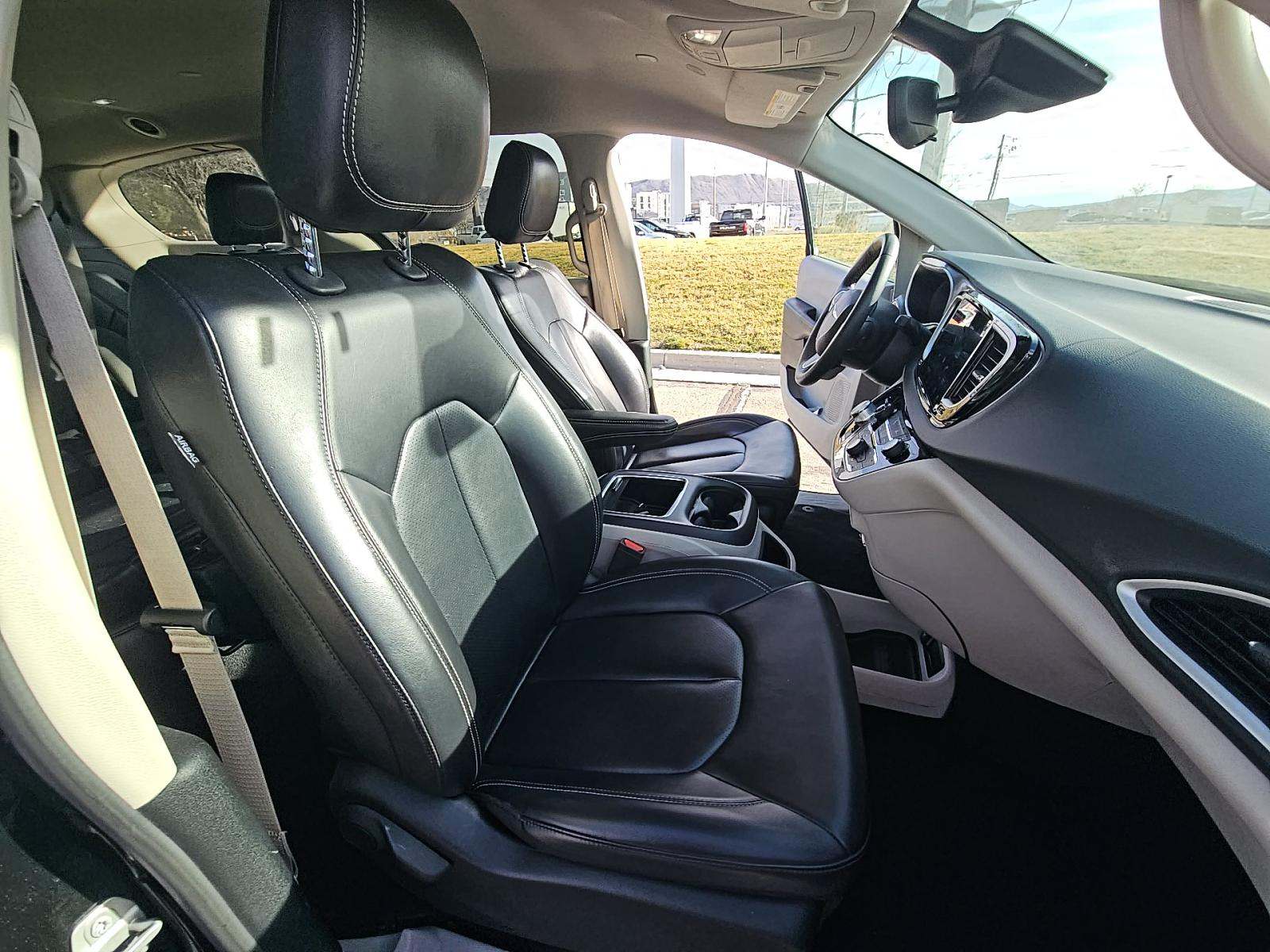 2023 Chrysler Pacifica Touring L FWD