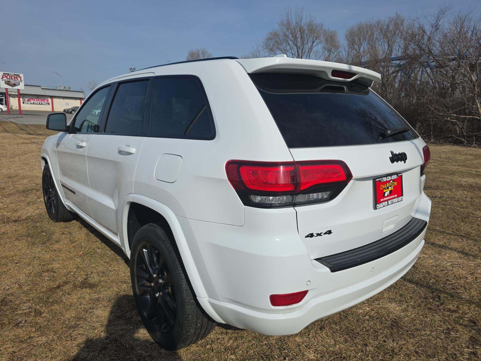 JEEP LAREDO ALTITUDE EDITION - 2