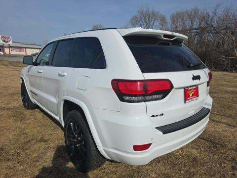 JEEP LAREDO ALTITUDE EDITION - 2