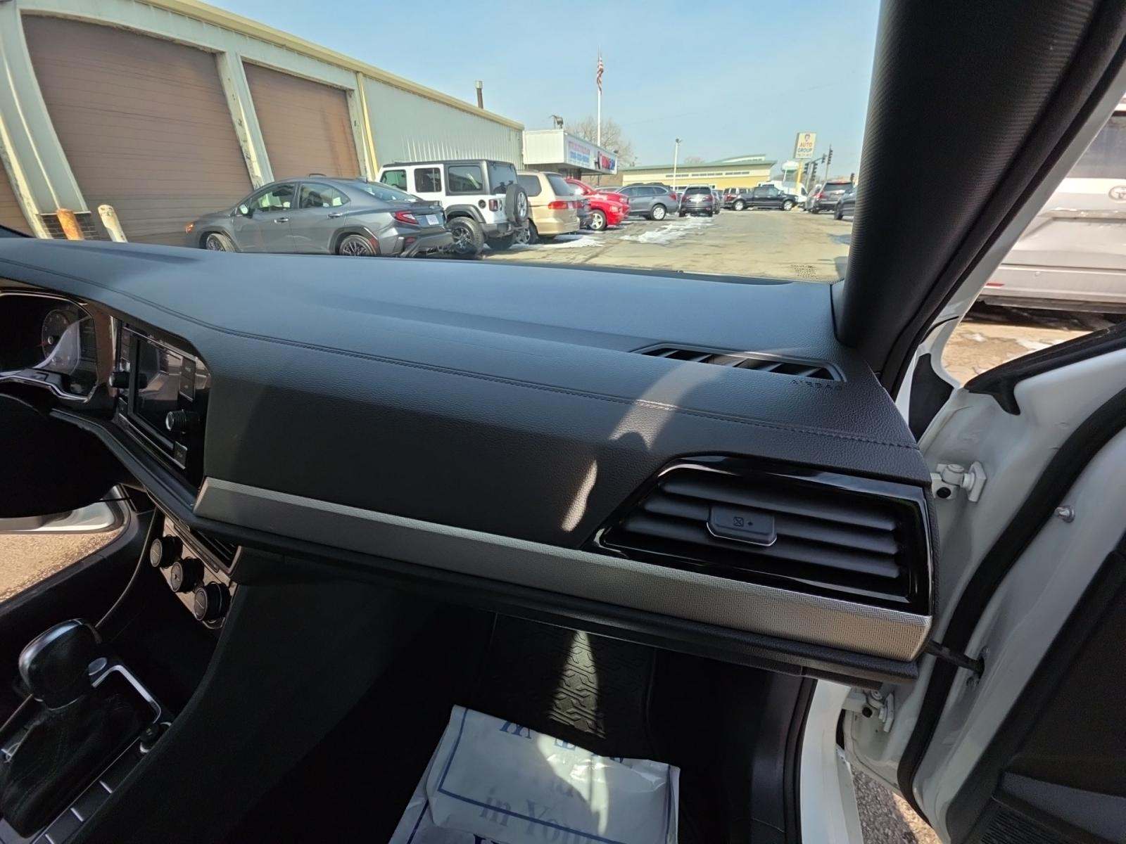 2019 Volkswagen Jetta 1.4T R-Line FWD