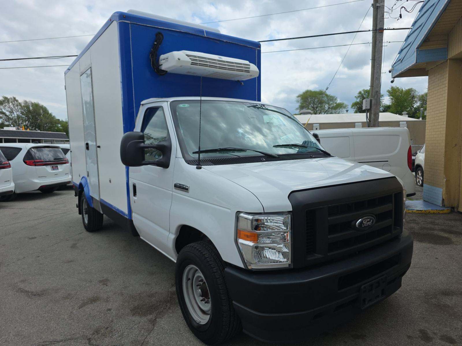 FORD E-350 - 4