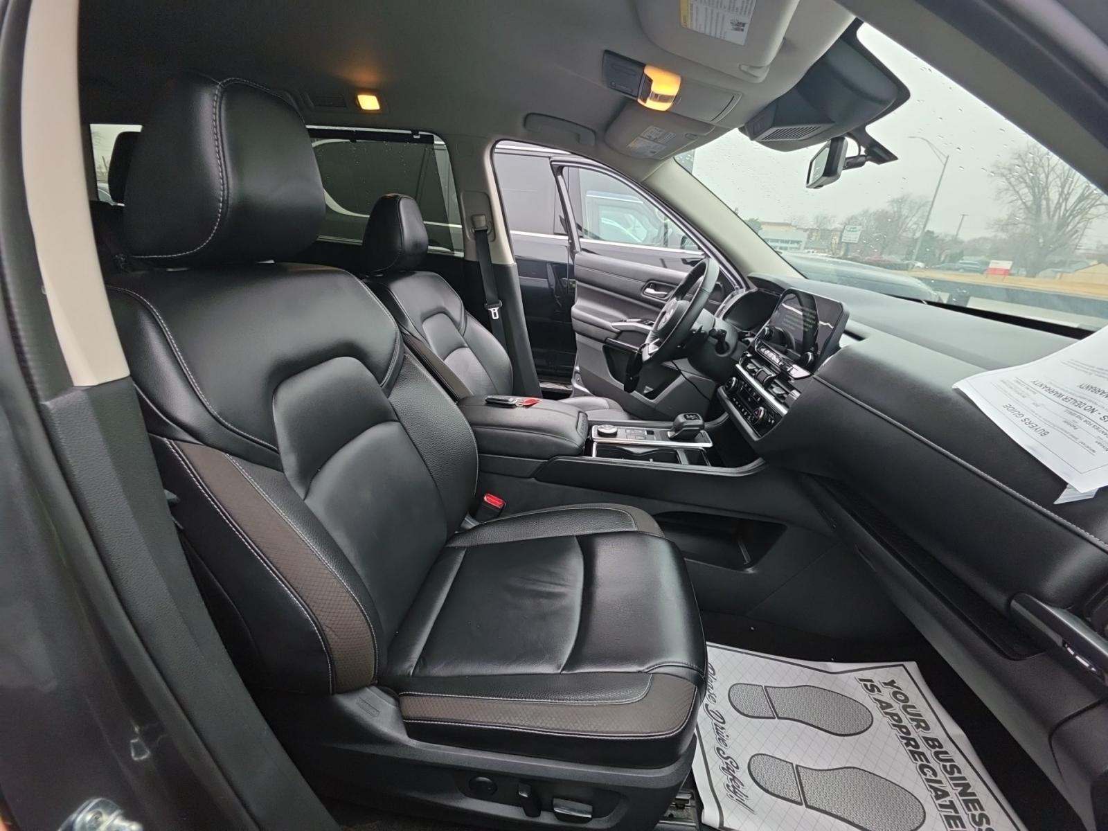 2024 Nissan Pathfinder SL AWD