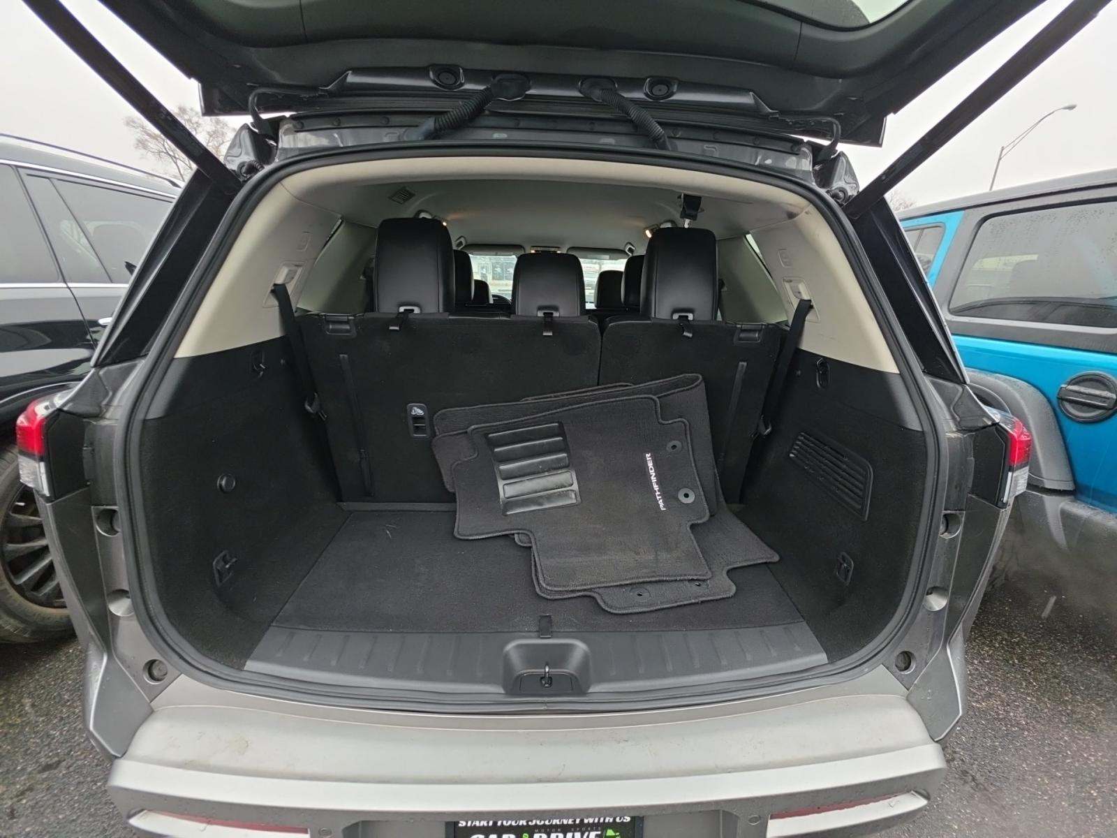 2024 Nissan Pathfinder SL AWD