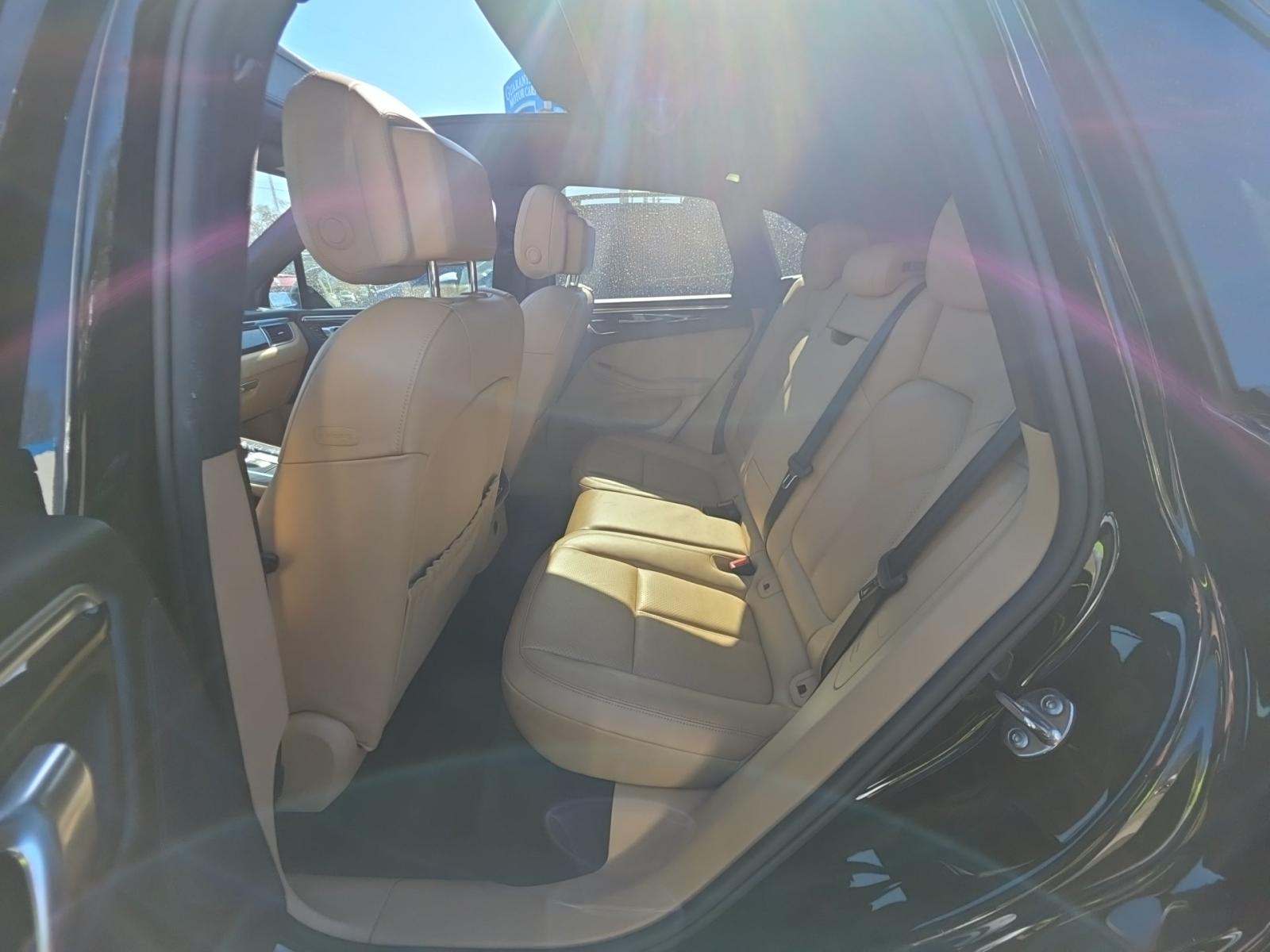 2017 Porsche Macan Base AWD