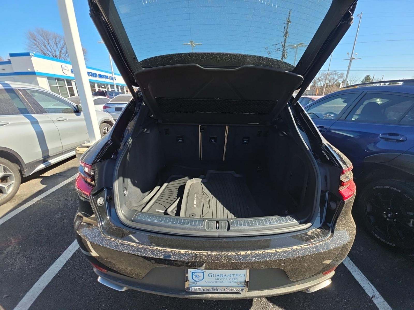 2017 Porsche Macan Base AWD