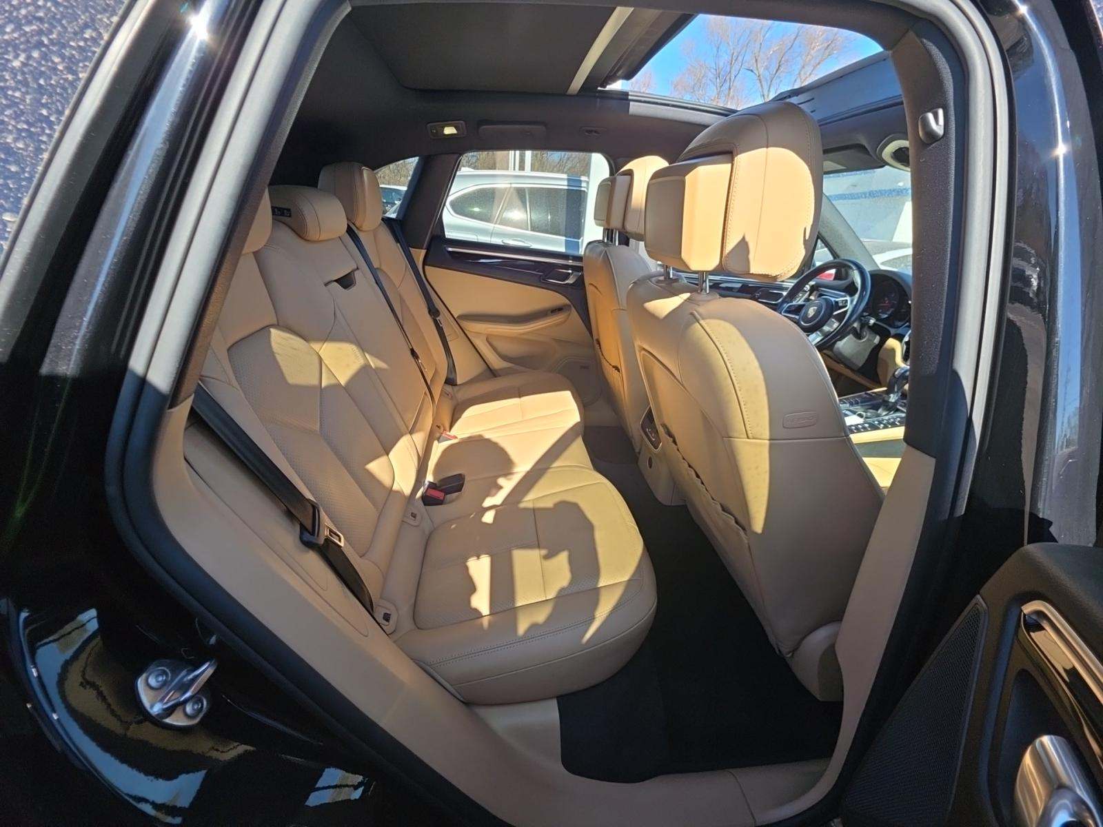 2017 Porsche Macan Base AWD