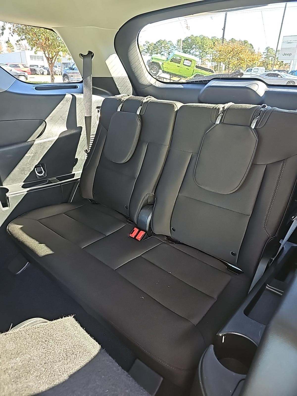 2024 Ford Explorer XLT RWD