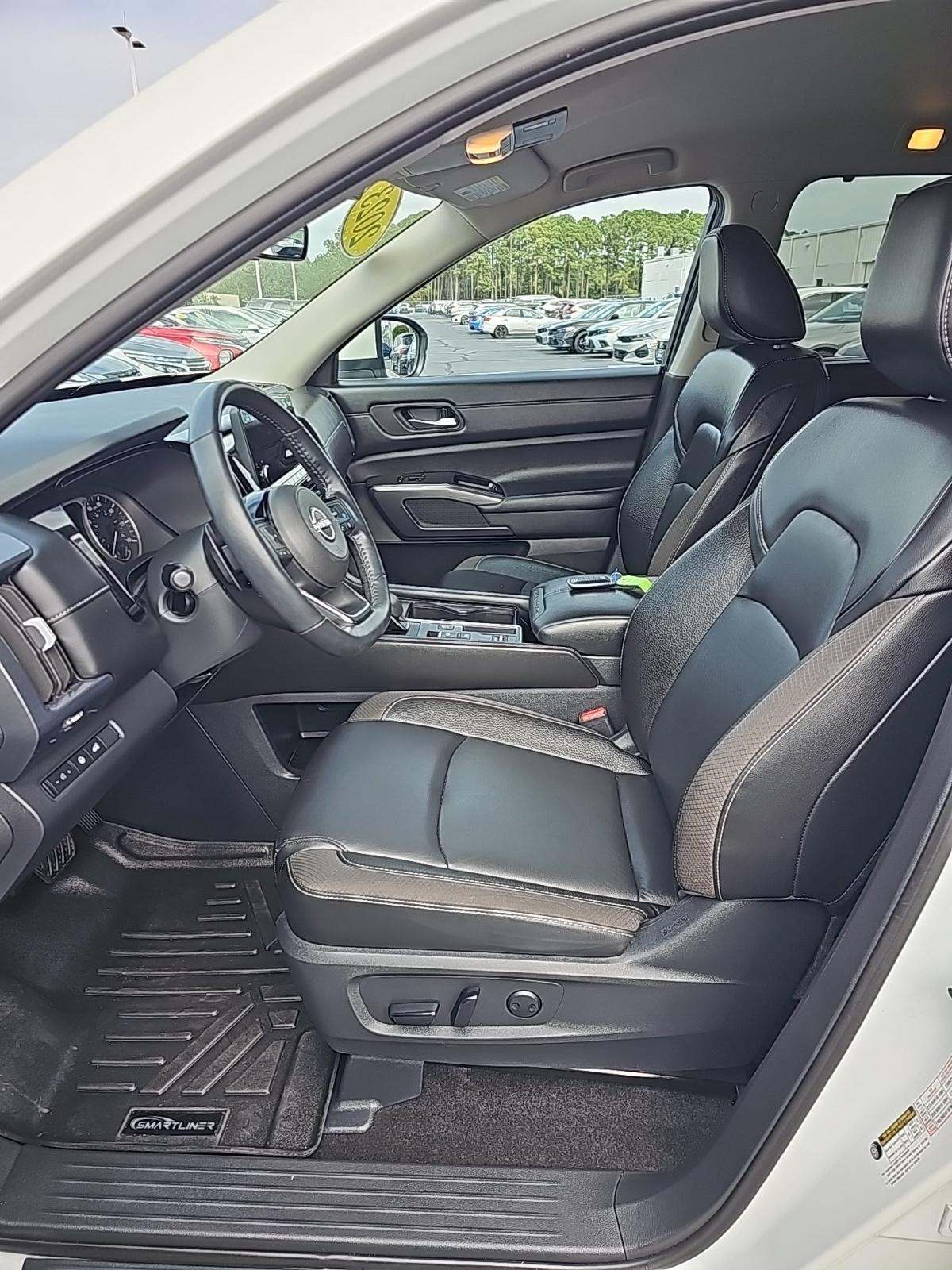 2023 Nissan Pathfinder SL FWD