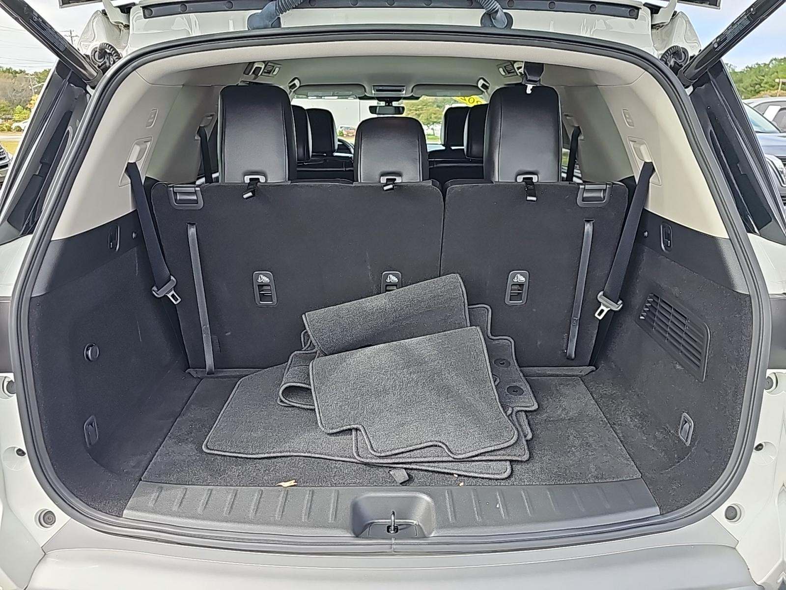 2023 Nissan Pathfinder SL FWD