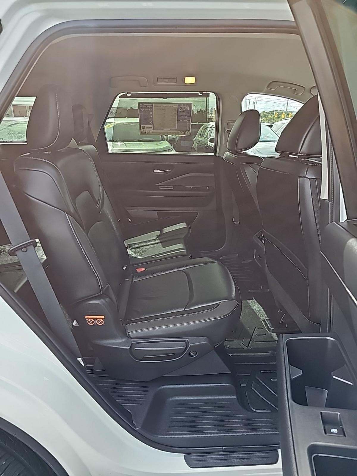 2023 Nissan Pathfinder SL FWD