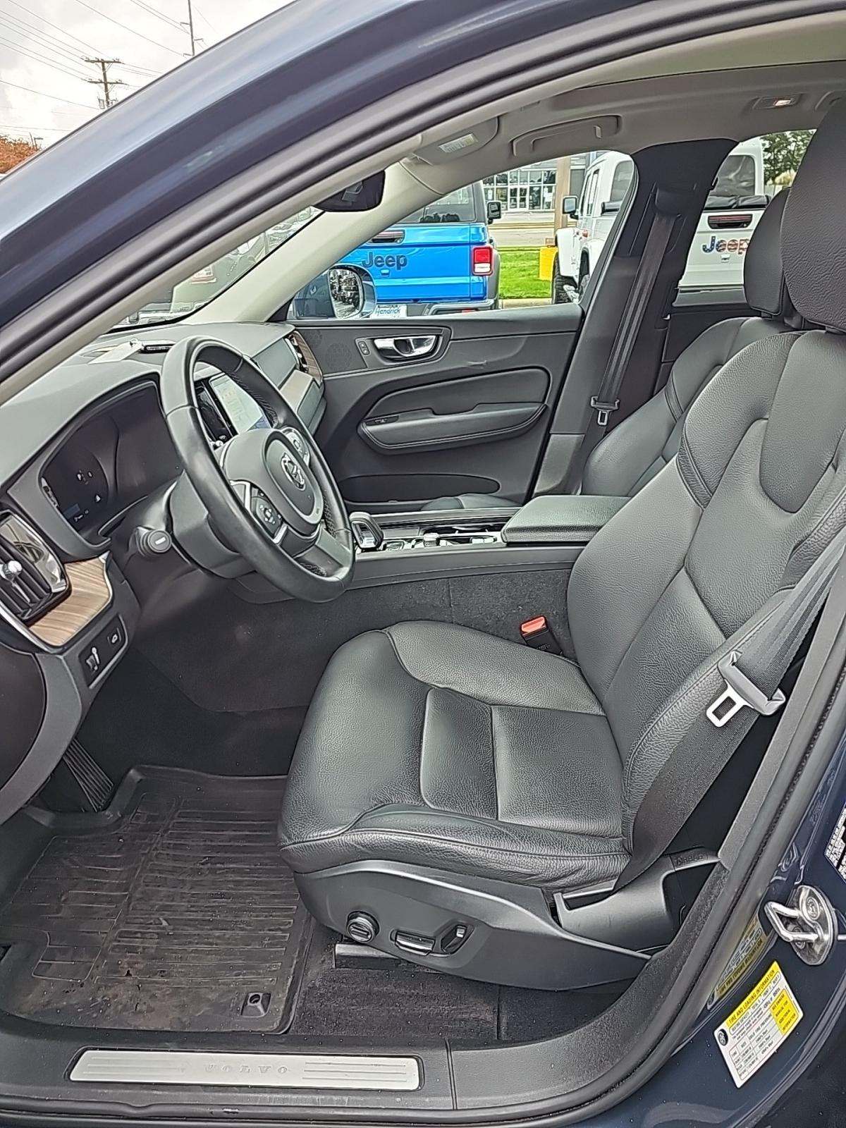 2022 Volvo XC60 B5 Momentum FWD