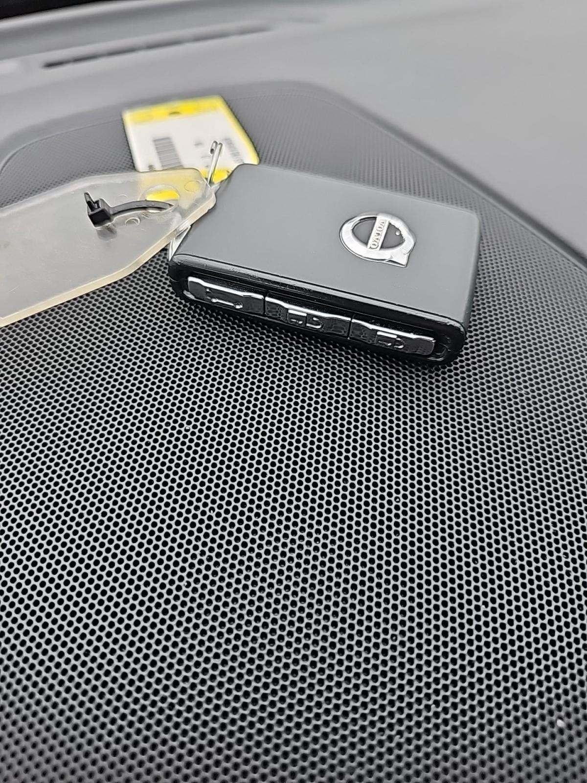 2022 Volvo XC60 B5 Momentum FWD