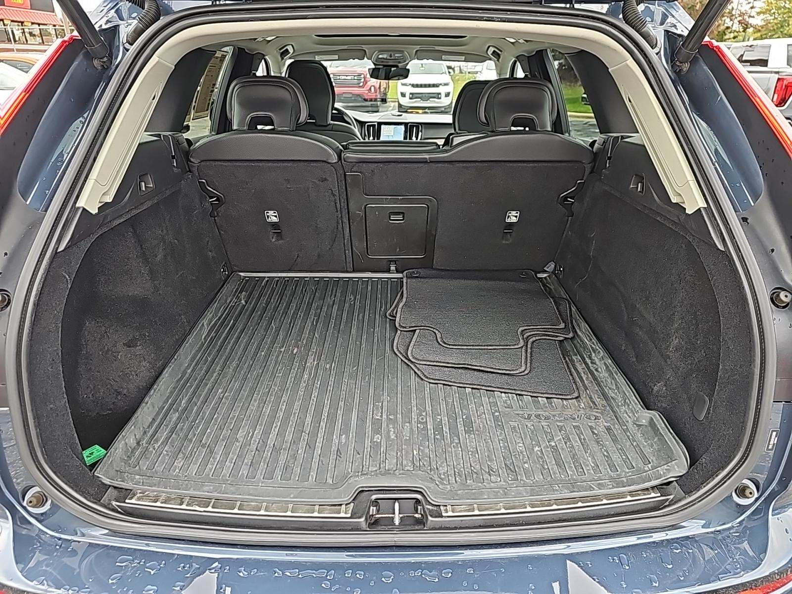 2022 Volvo XC60 B5 Momentum FWD