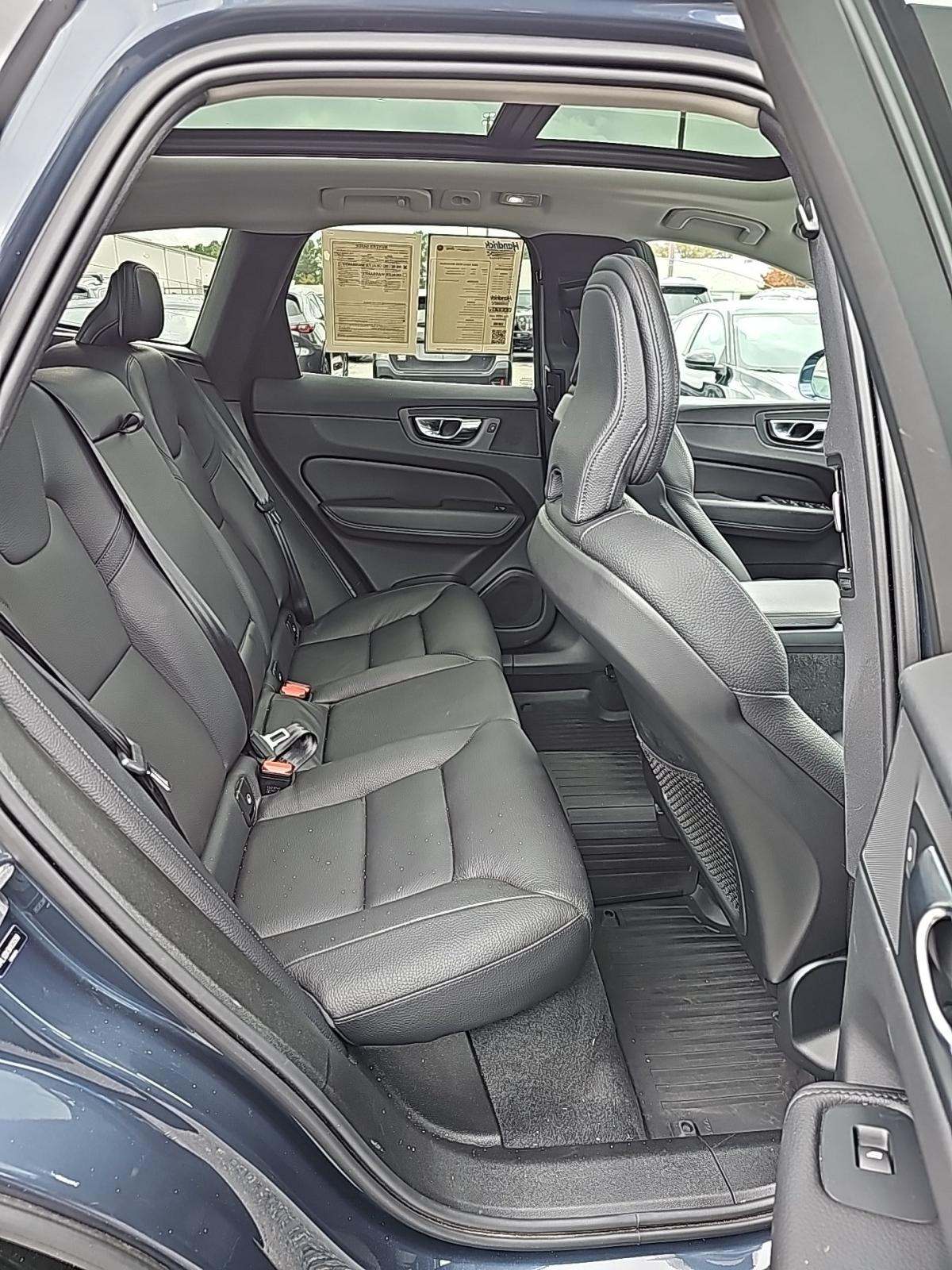 2022 Volvo XC60 B5 Momentum FWD