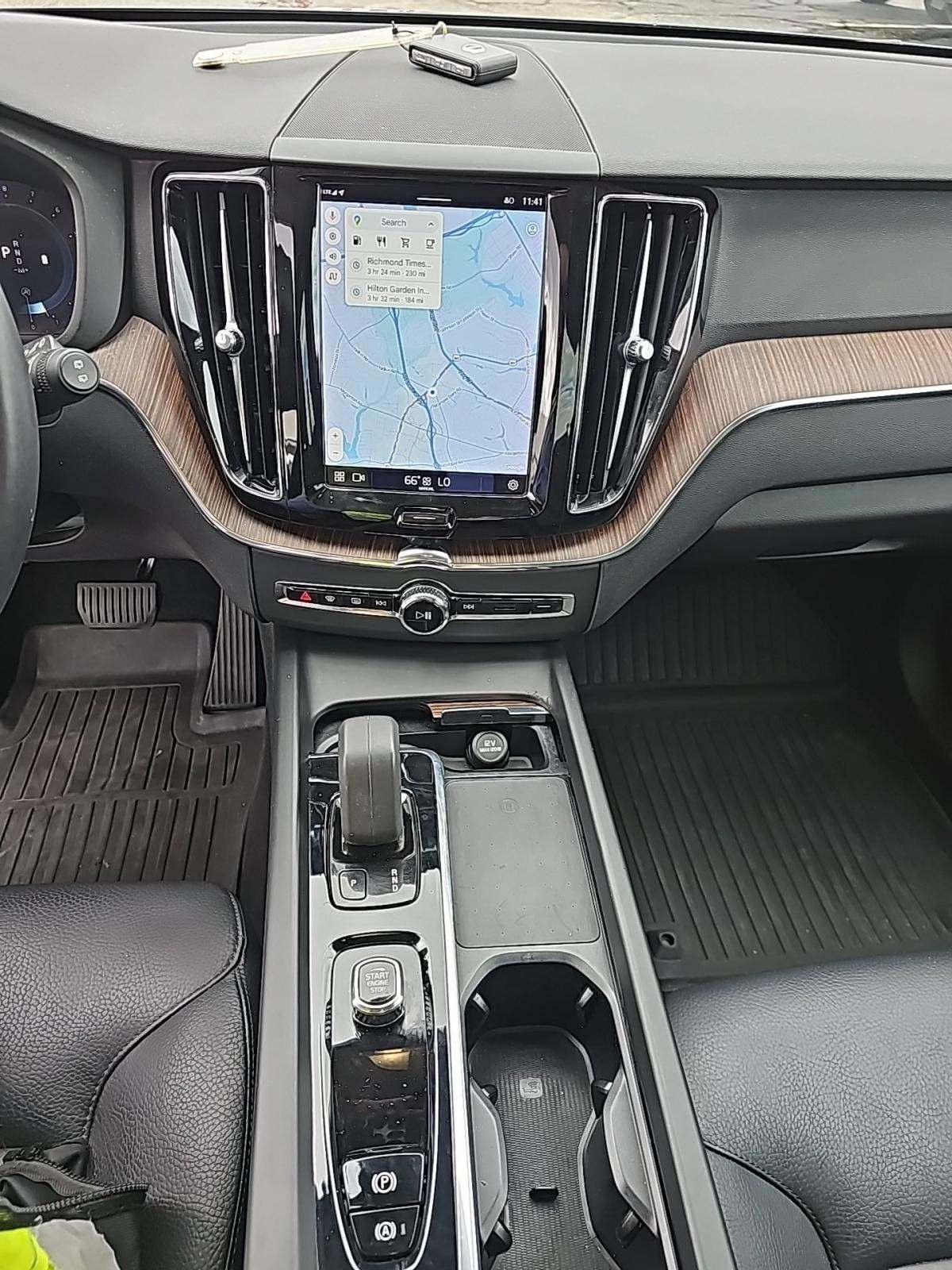 2022 Volvo XC60 B5 Momentum FWD