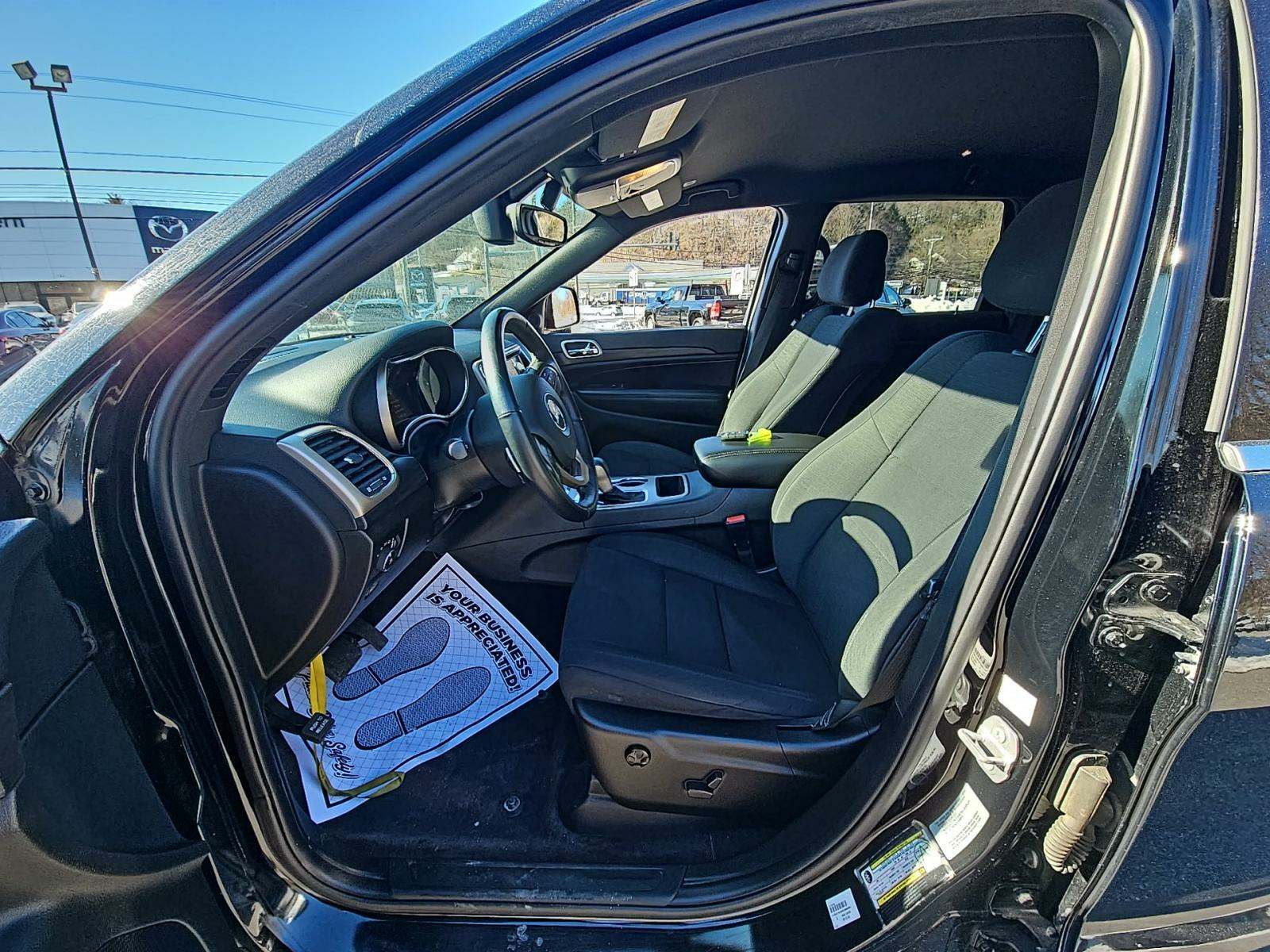 2017 Jeep Grand Cherokee Laredo AWD