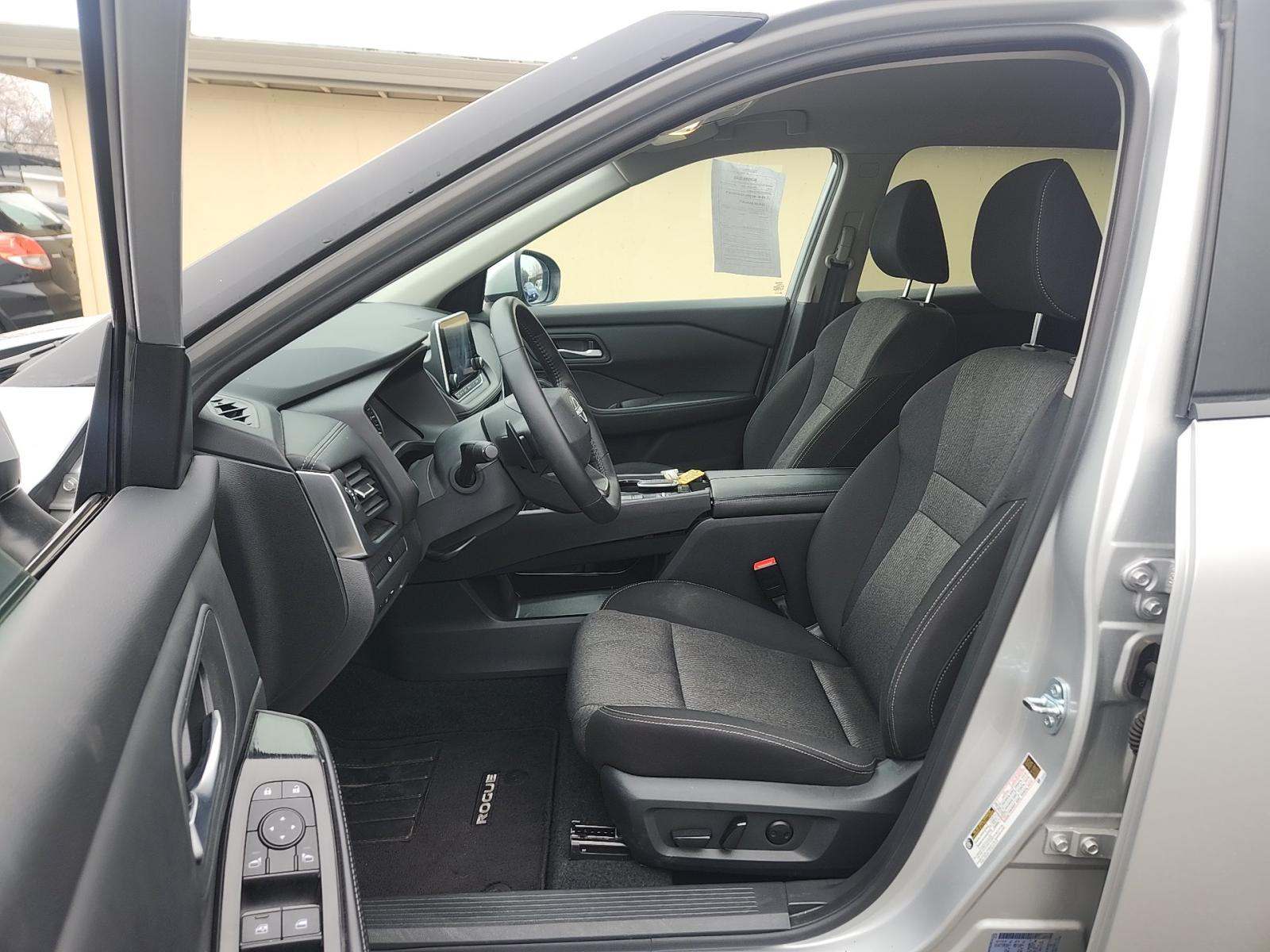 2025 Nissan Rogue SV FWD