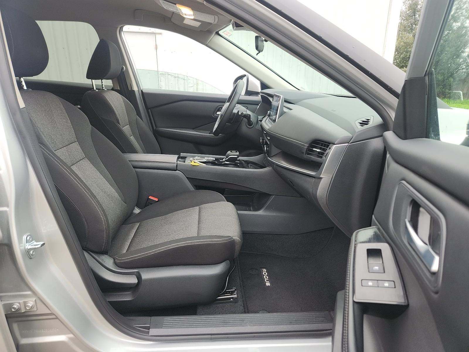 2025 Nissan Rogue SV FWD