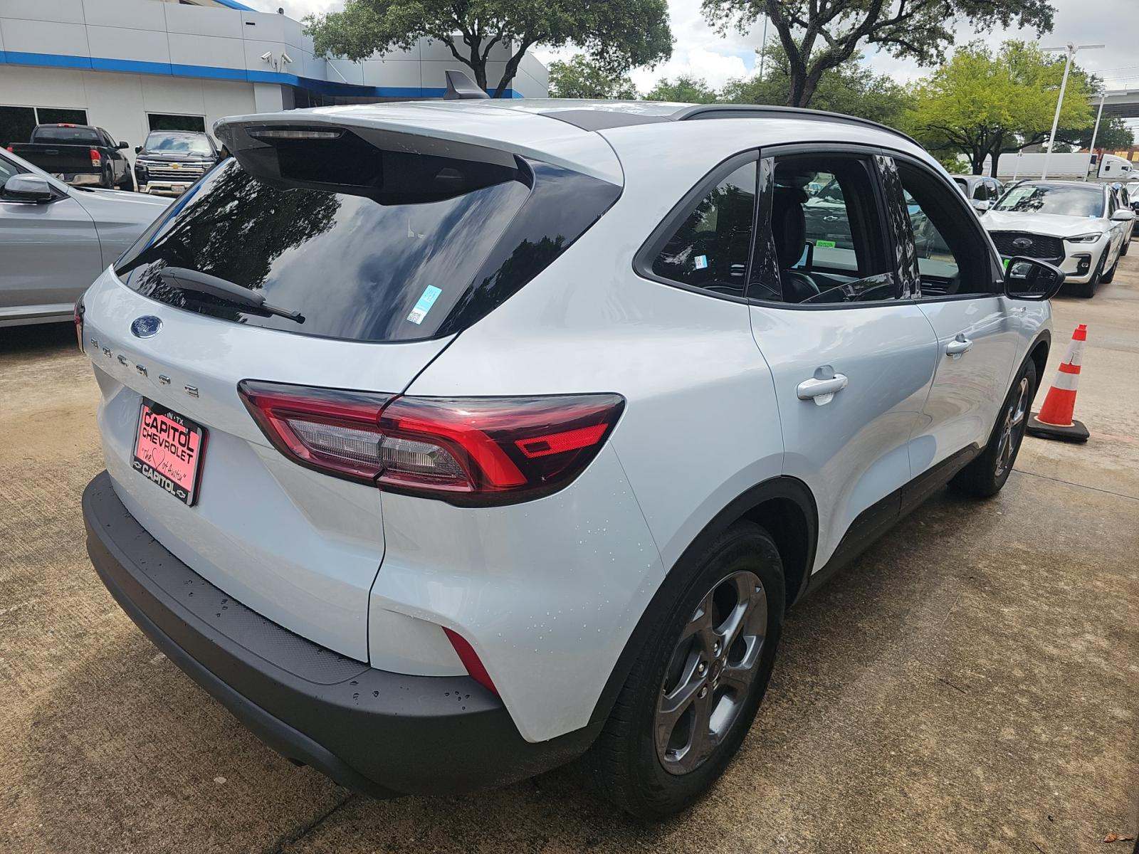 FORD ESCAPE - 3