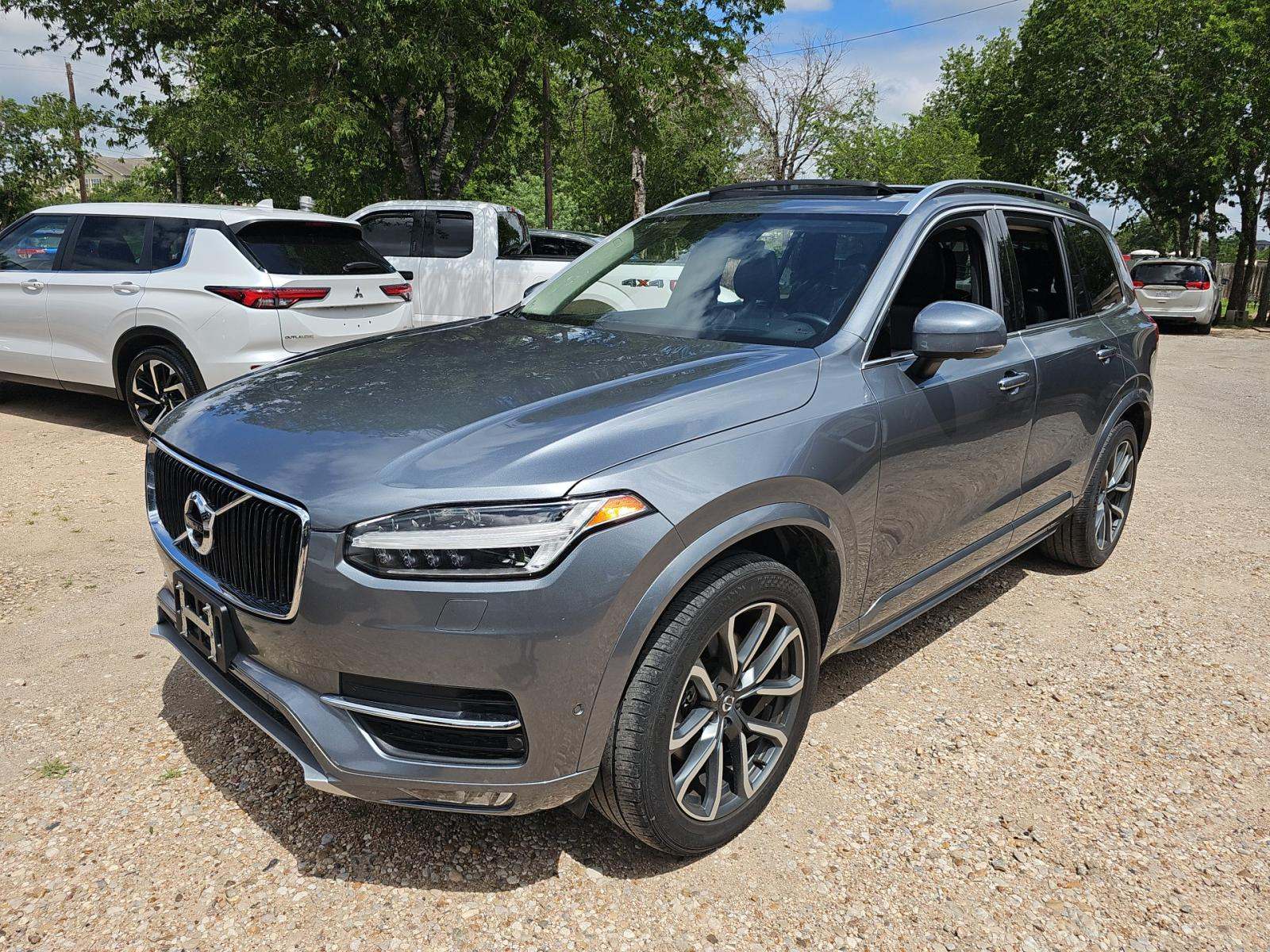 2017 Volvo XC90 T6 Momentum AWD