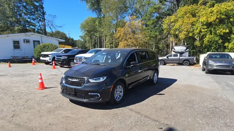 2023 Chrysler Pacifica Touring L 121.6