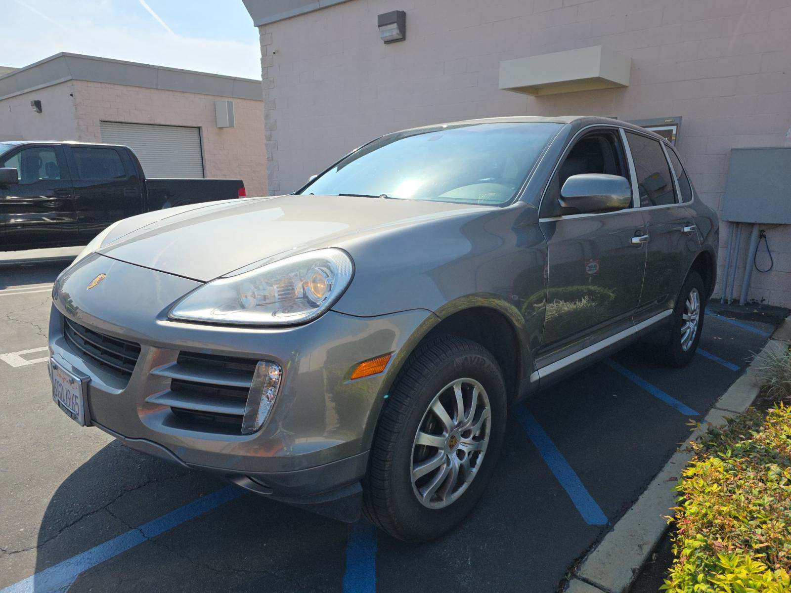 PORSCHE CAYENNE - 1