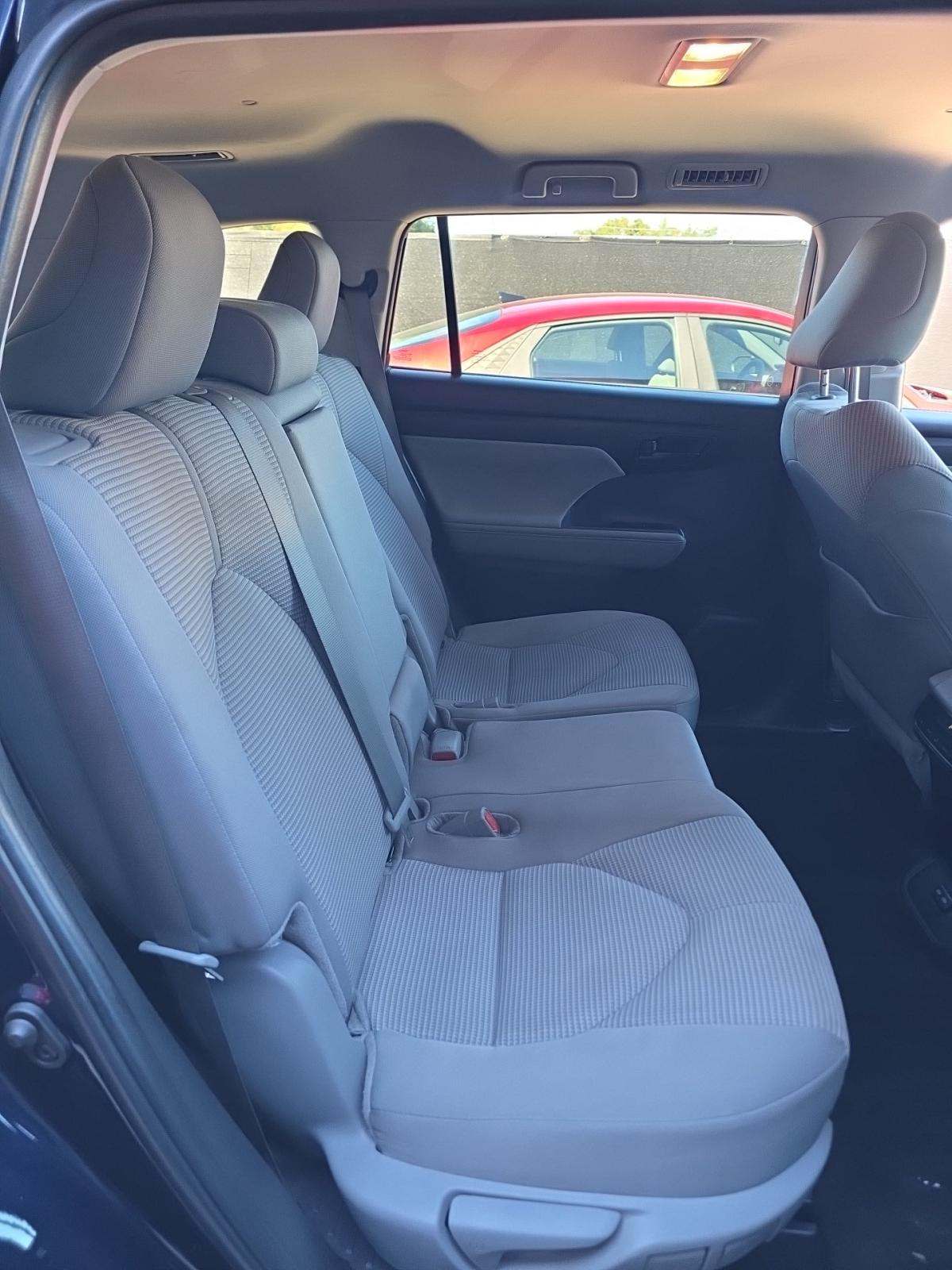 2024 Toyota Highlander LE FWD