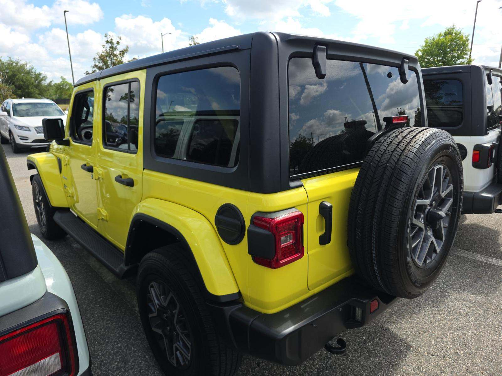 2024 Jeep Wrangler Sahara AWD