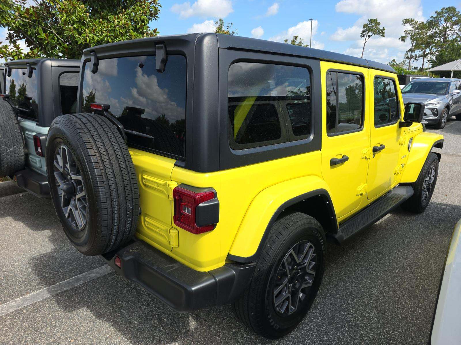 2024 Jeep Wrangler Sahara AWD