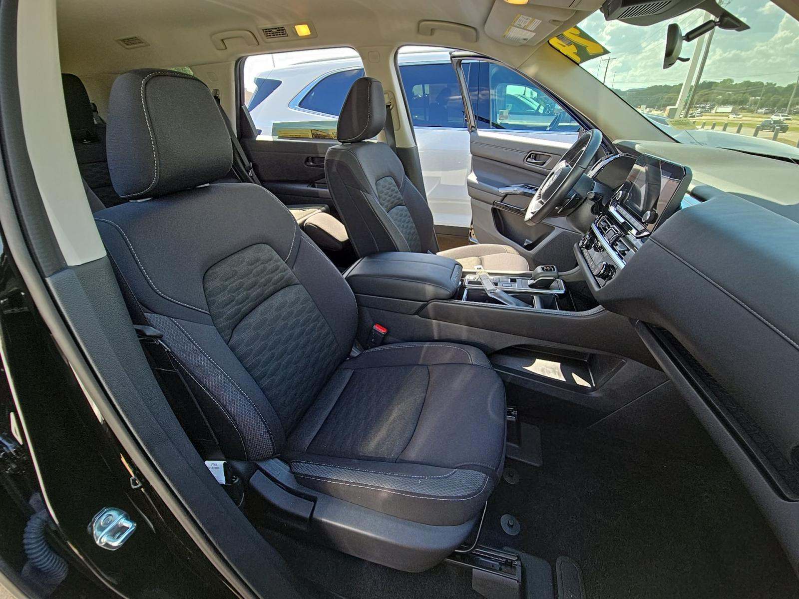 2024 Nissan Pathfinder SV FWD