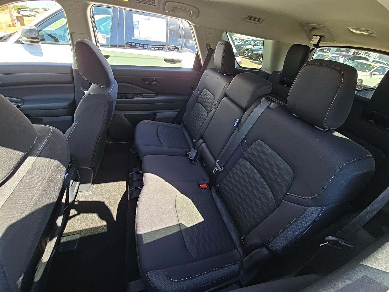 2024 Nissan Pathfinder SV FWD