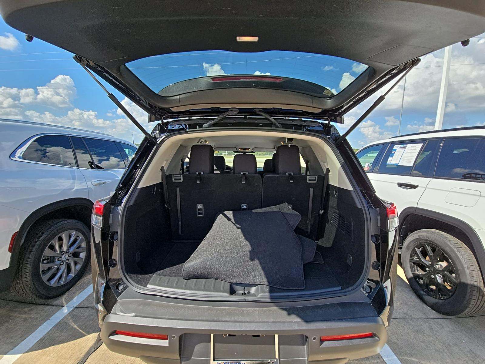 2024 Nissan Pathfinder SV FWD