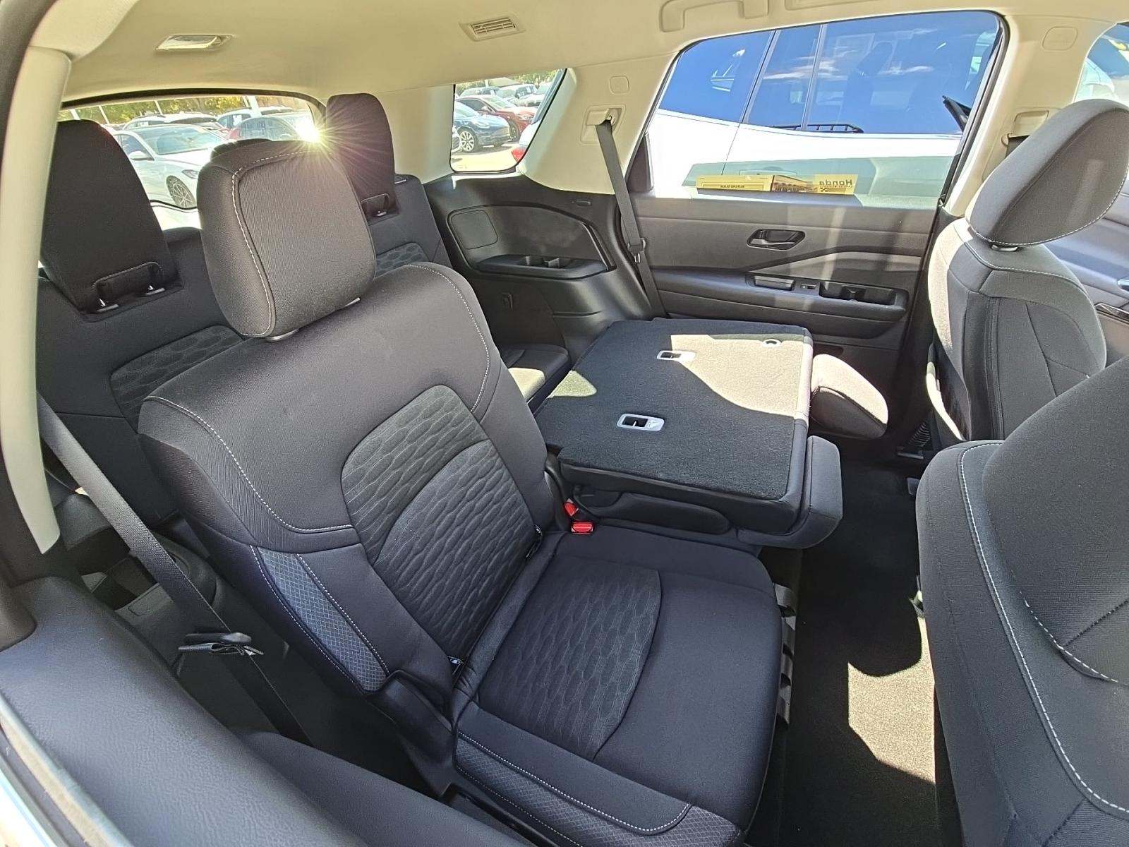 2024 Nissan Pathfinder SV FWD