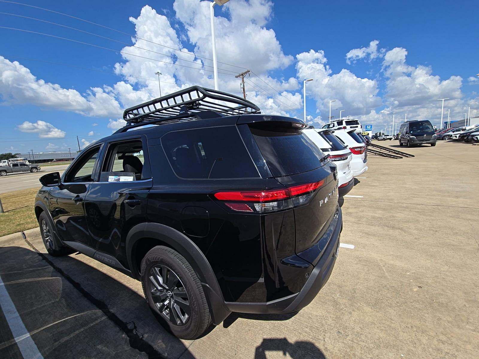 2024 Nissan Pathfinder SV FWD