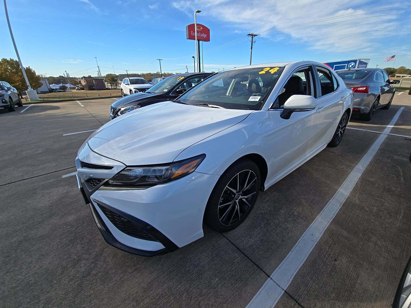 2024 Toyota Camry SE FWD