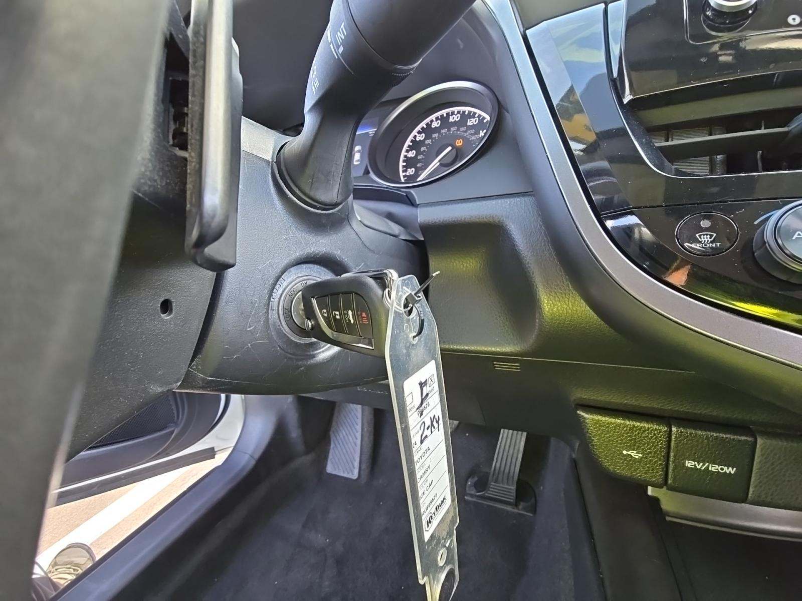 2024 Toyota Camry SE FWD