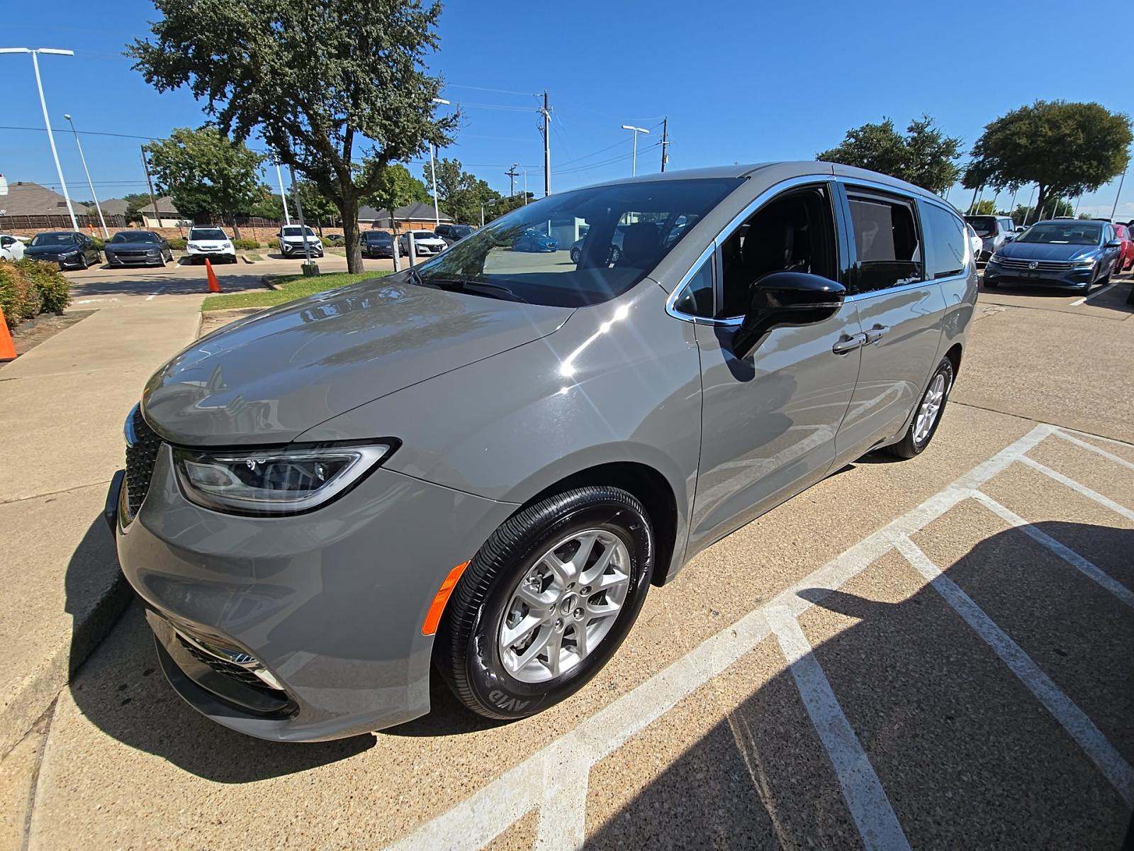 2025 Chrysler Pacifica Select FWD