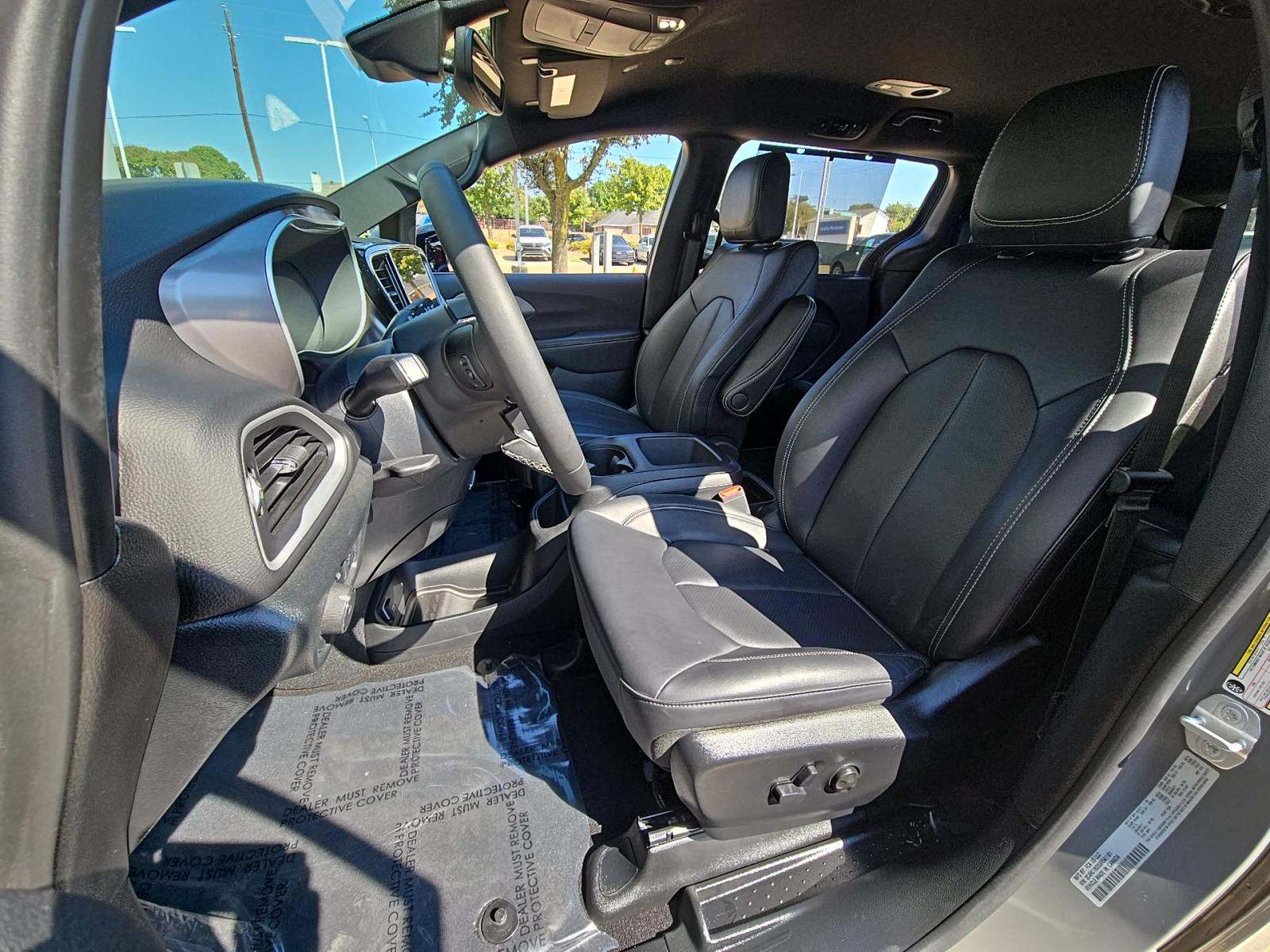 2025 Chrysler Pacifica Select FWD