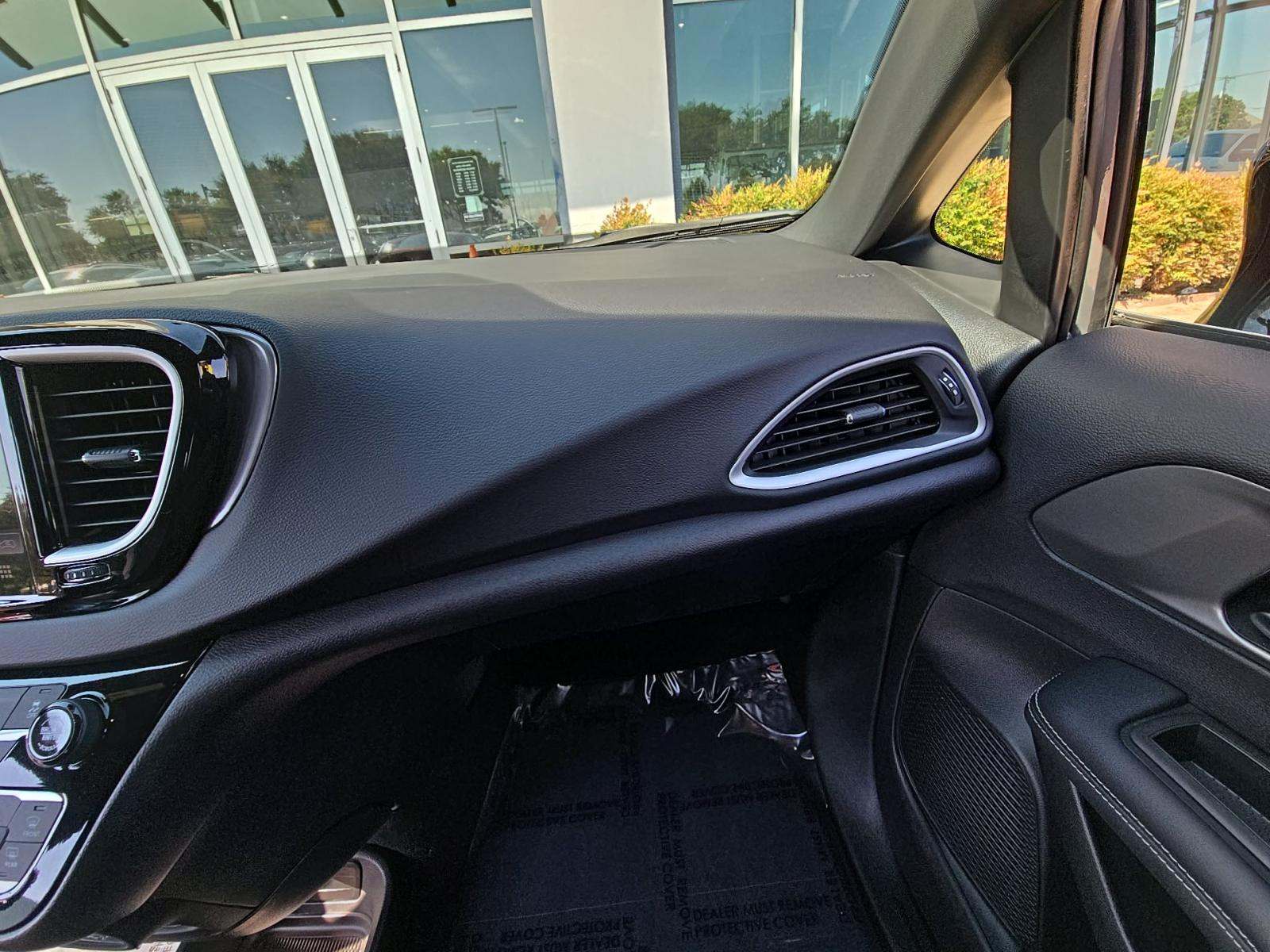 2025 Chrysler Pacifica Select FWD