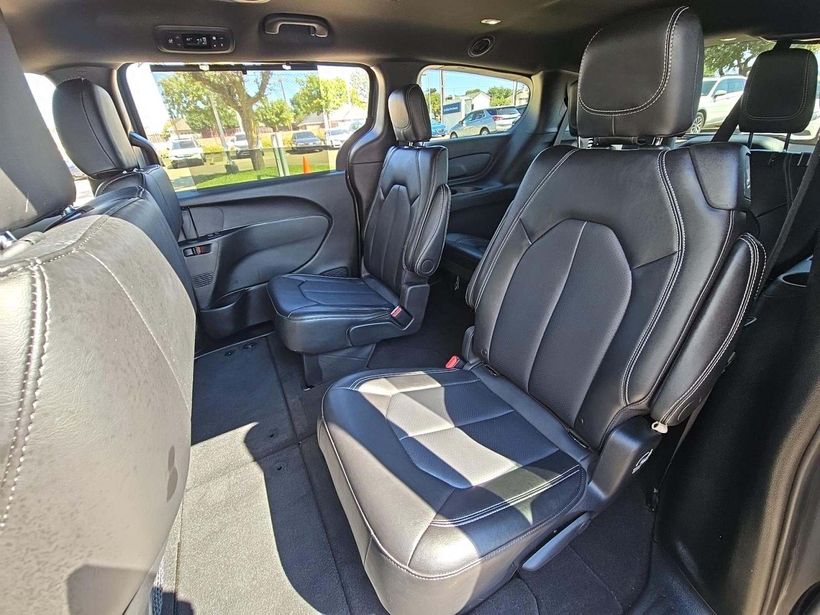 2025 Chrysler Pacifica Select FWD