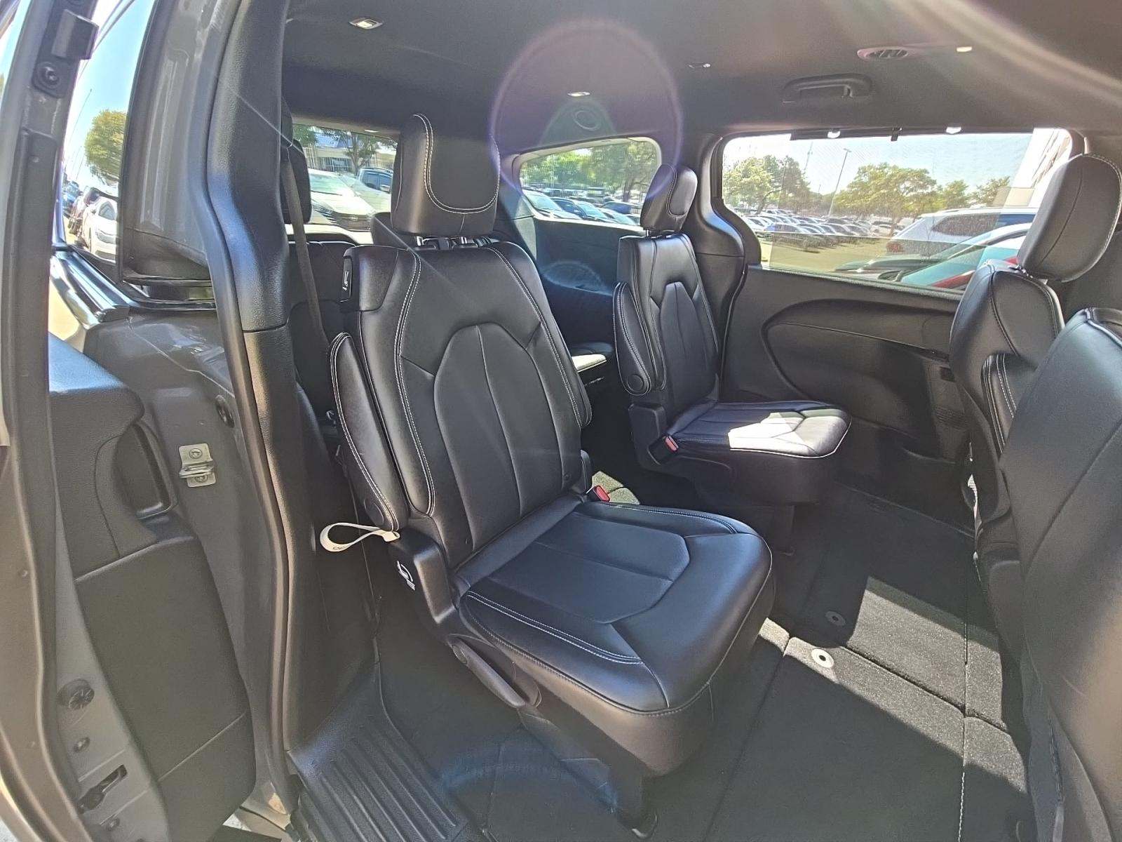 2025 Chrysler Pacifica Select FWD