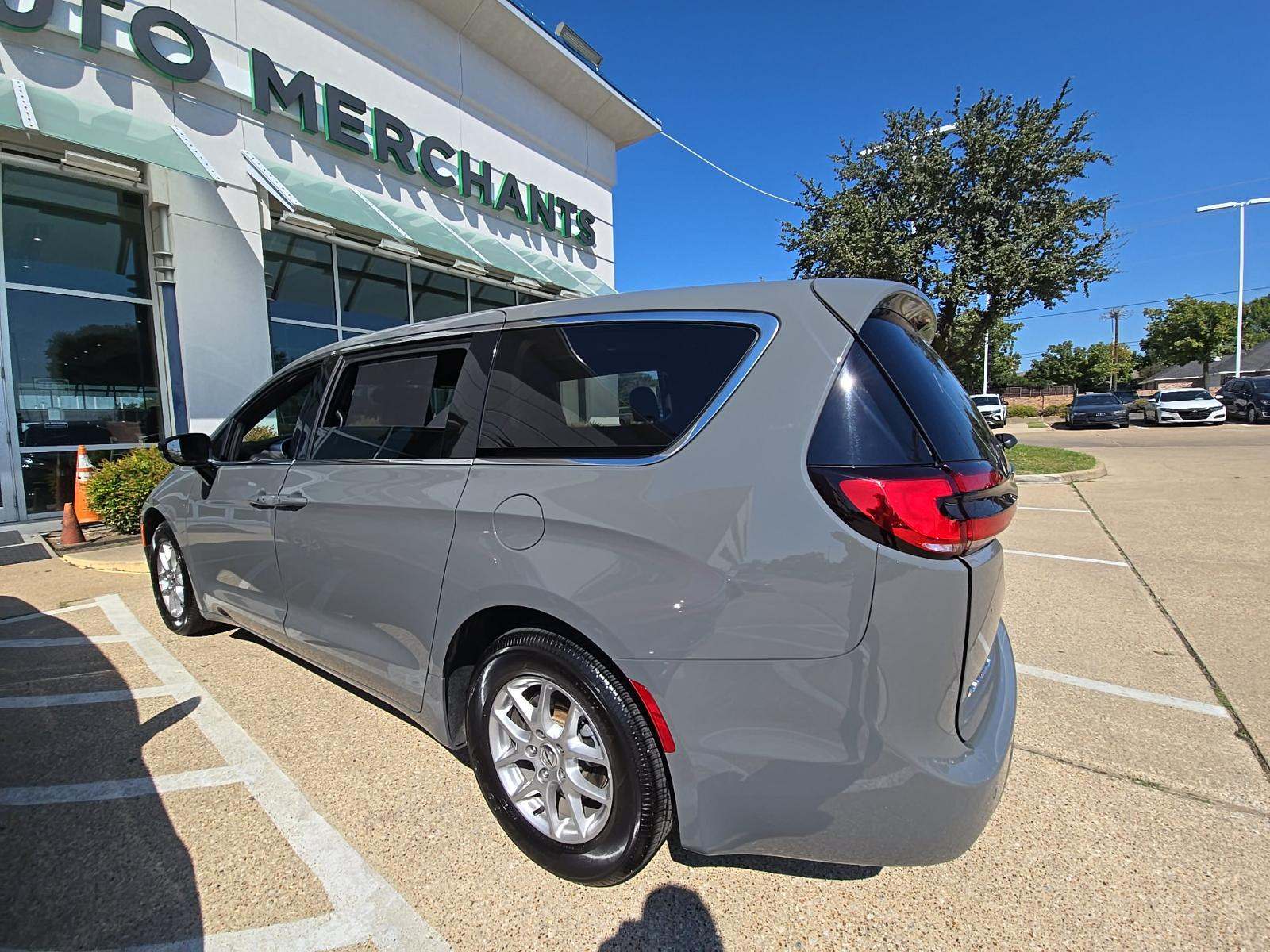 2025 Chrysler Pacifica Select FWD