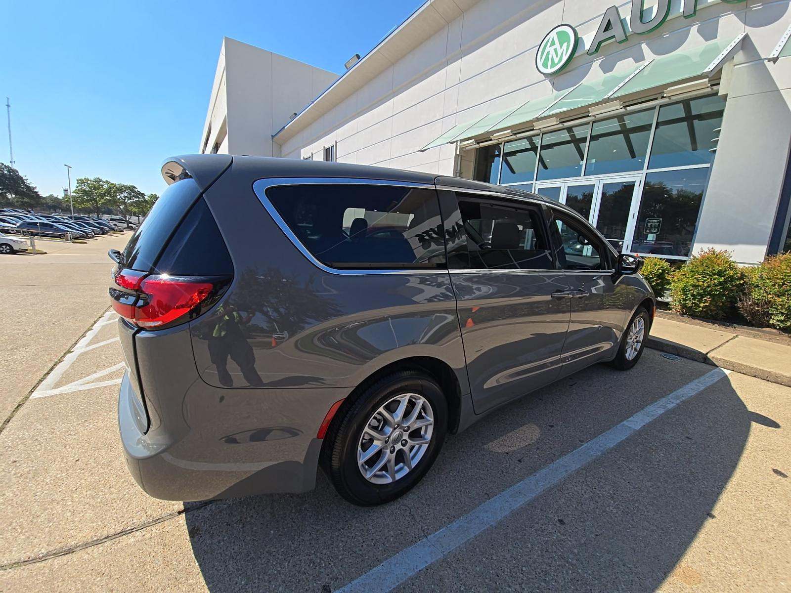 2025 Chrysler Pacifica Select FWD