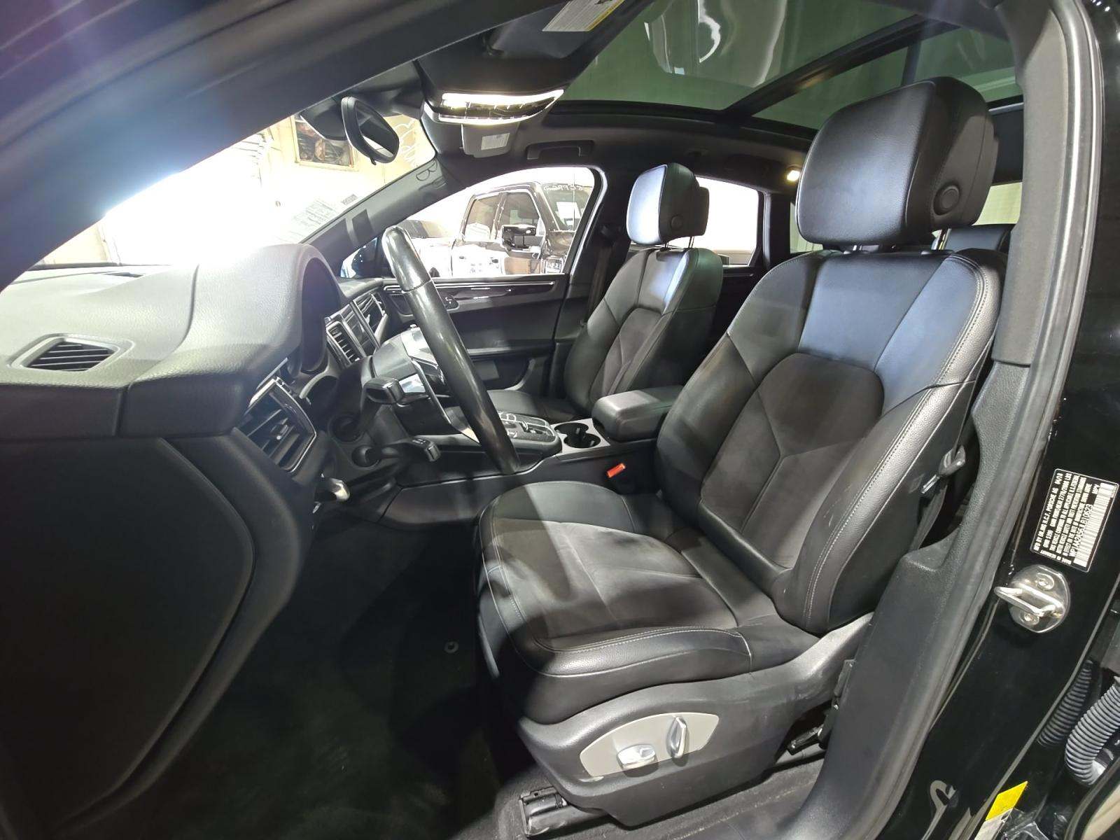 2018 Porsche Macan Base AWD